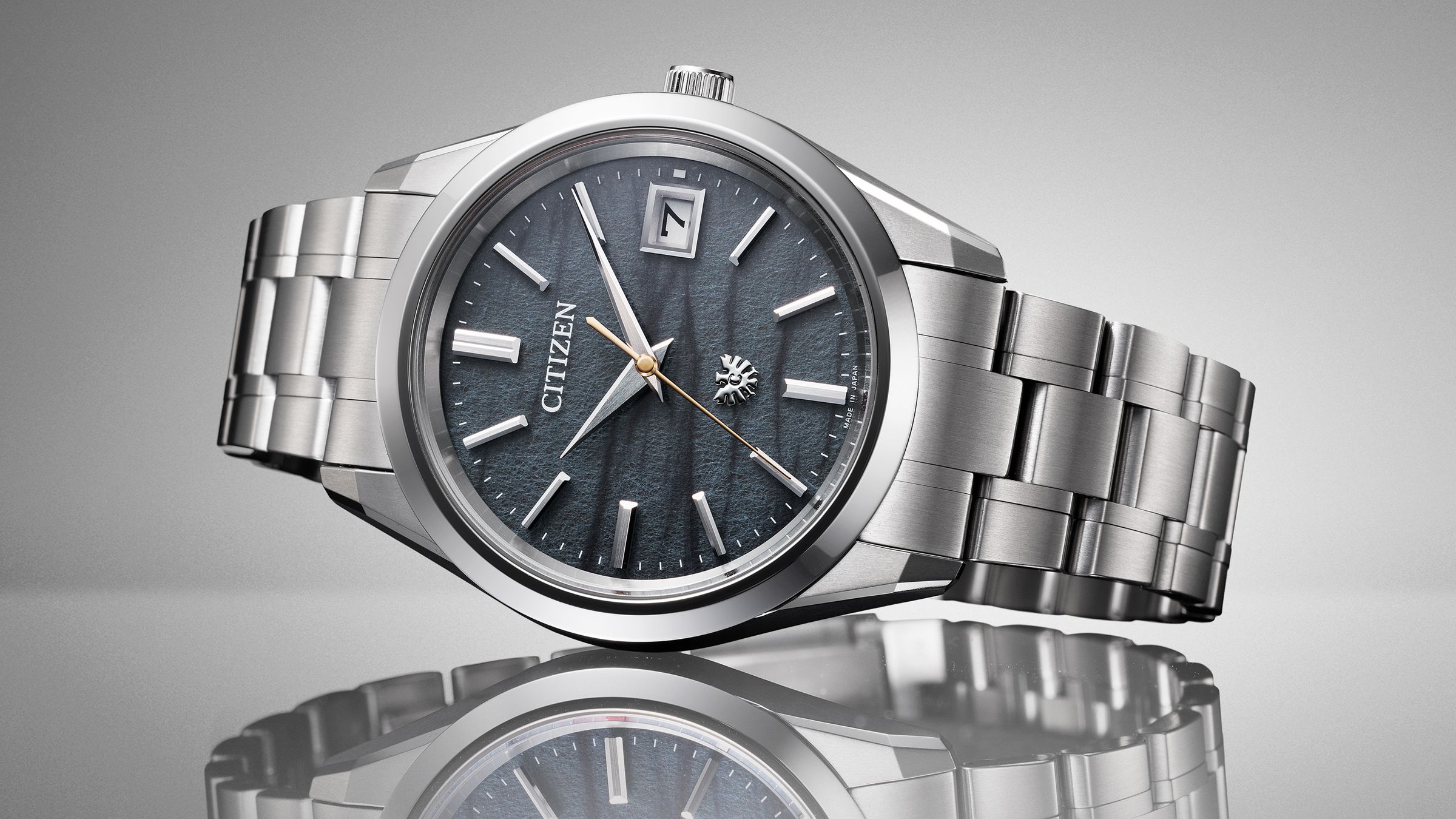 CITIZEN AQ4100-65L｜錶徑38.8mm／超級鈦™錶殼／時、分、秒、日期指示／A060 Eco-Drive光動能機芯／防水100米／定價NT$144,000（限量600只）