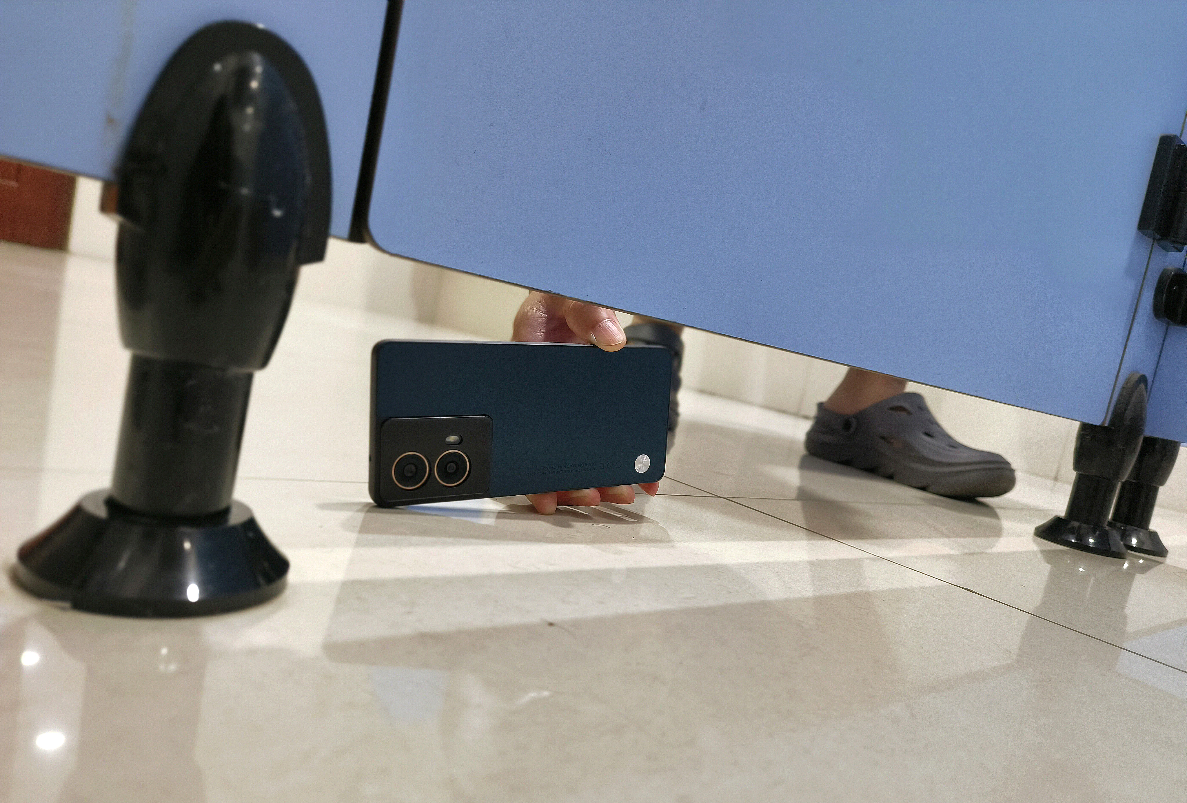 北市國小籃球隊驚傳偷拍受害學生高達42人！涉案教練公布姓名　教育局祭2100萬重罰