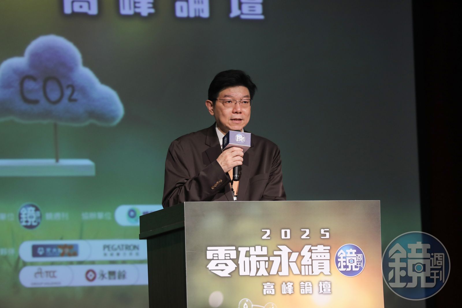 《鏡週刊》社長裴偉表示,希望透過舉辦「零碳永續高峰論壇」,搭建產官學溝通與交流平台,集思廣益一起找出企業零碳永續的經營路徑,協助各產業因應此一變局,讓台灣的經濟發展得以持續維持穩步向上的局面。
