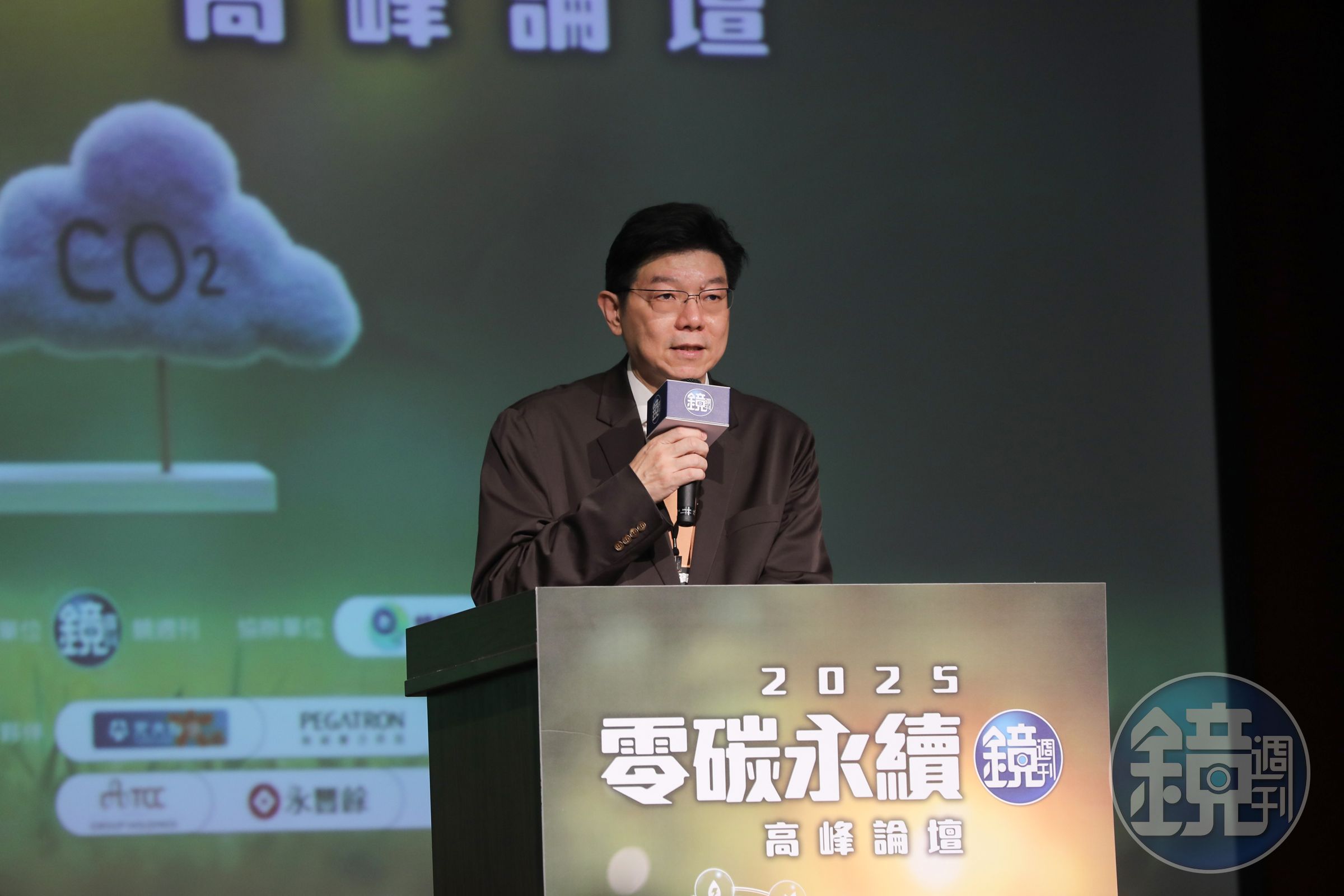 《鏡週刊》社長裴偉表示,希望透過舉辦「零碳永續高峰論壇」,搭建產官學溝通與交流平台,集思廣益一起找出企業零碳永續的經營路徑,協助各產業因應此一變局,讓台灣的經濟發展得以持續維持穩步向上的局面。