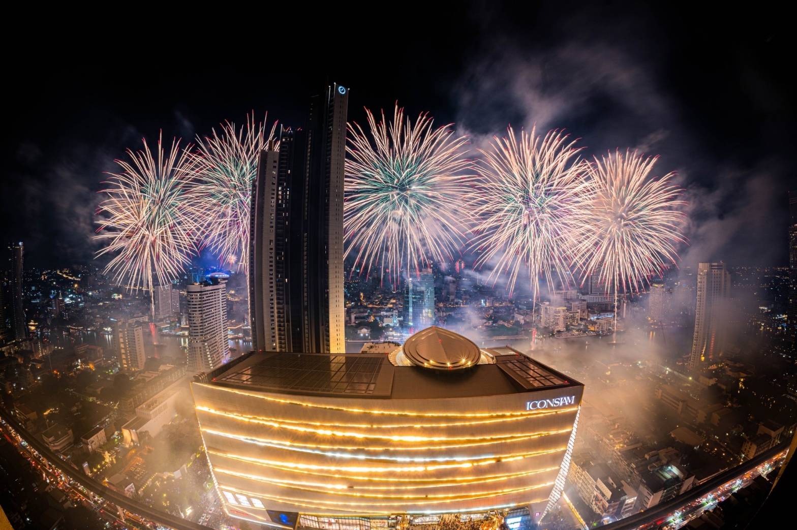 今年跨年假期只要請3天假，就能爽休6天。（翻攝自ICONSIAM）