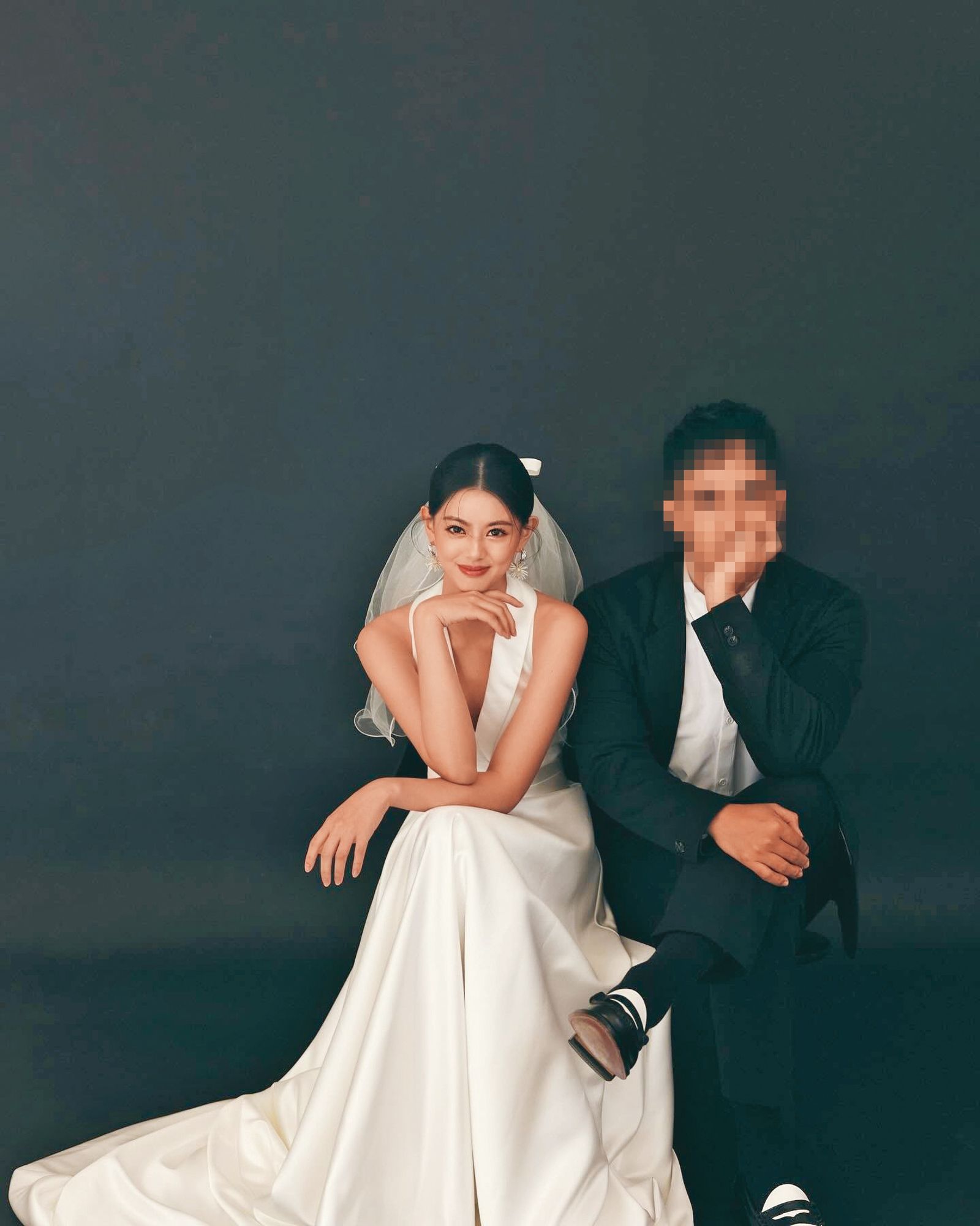 陳昱廷（左）在IG分享婚紗照，拍得清新自然。（翻攝自陳昱廷IG）