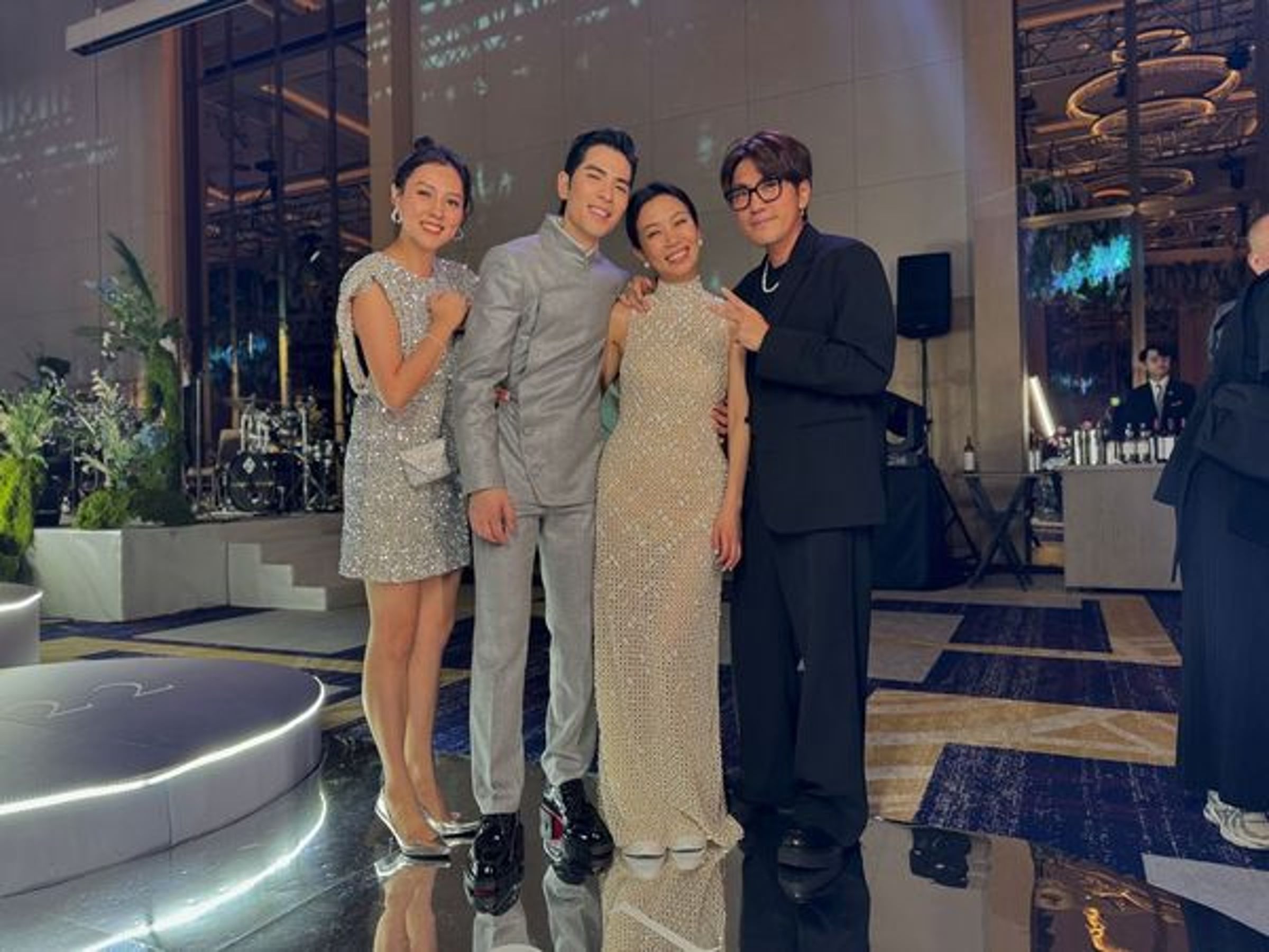 朱芯儀與老公衛斯理參加蕭敬騰婚禮。(翻攝自朱芯儀臉書)