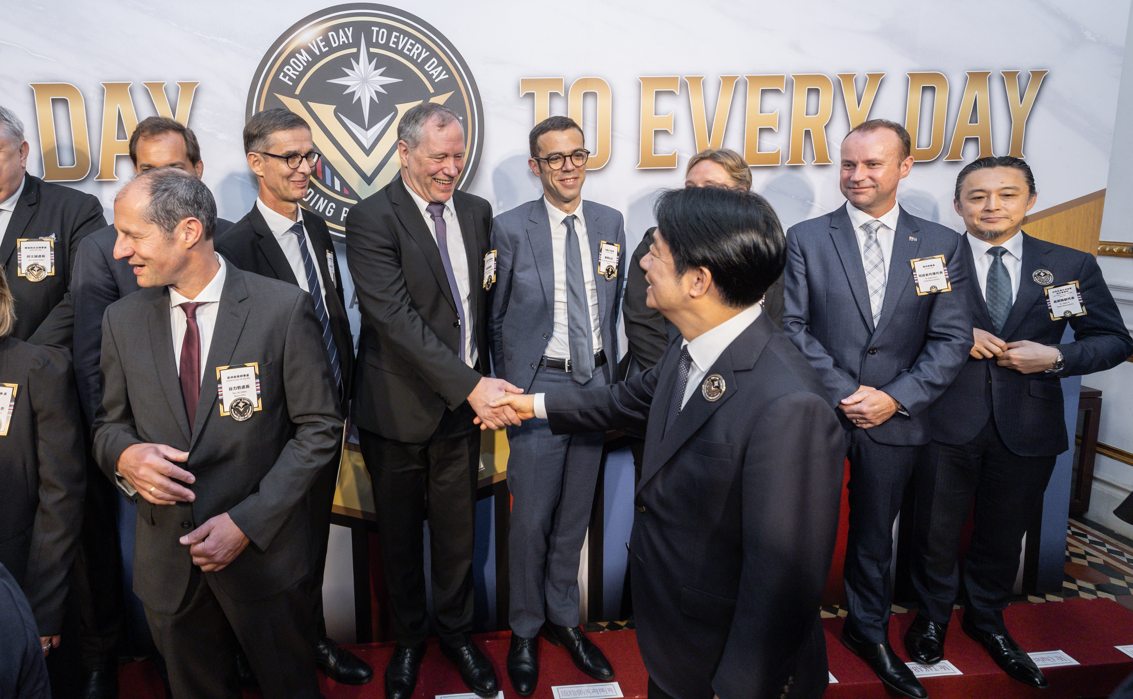 總統賴清德今與歐盟等各國代表在總統府舉行歐戰勝利80週年紀念茶會。（總統府Flickr）