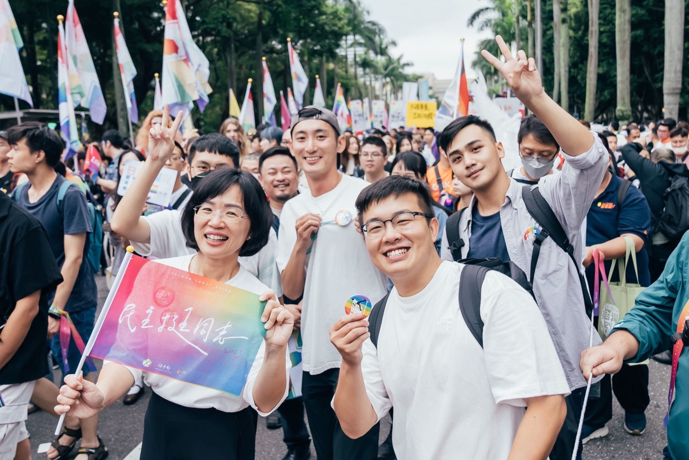 蘇巧慧團隊以創意宣傳與青年訴求帶動聲量，搭配勤跑基層的選戰節奏，讓最新民調差距持續縮小。