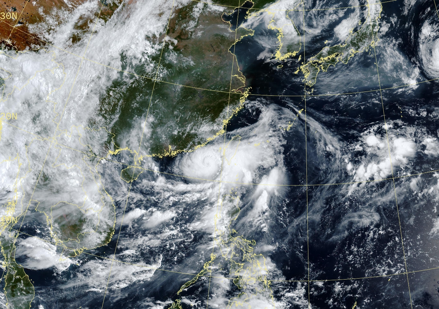 輕颱丹娜絲持續變胖變壯，有機會升級為中度颱風。（中央氣象署提供）