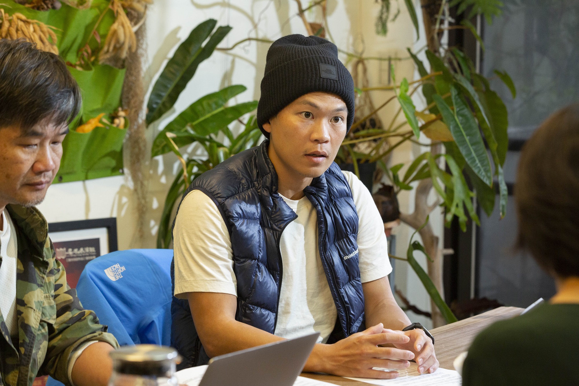 周青被父母寄予接掌家業的厚望，卻因接觸運動決定從事職業越野跑者。