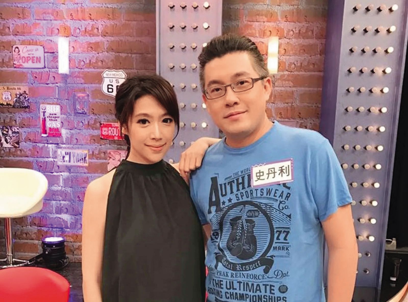依依和前夫史丹利常上節目分享婚姻生活，但2023年結束十年婚姻，離婚後在媒體上隔空交惡。（翻攝自雙胞胎 依依佩佩 的 依依臉書）