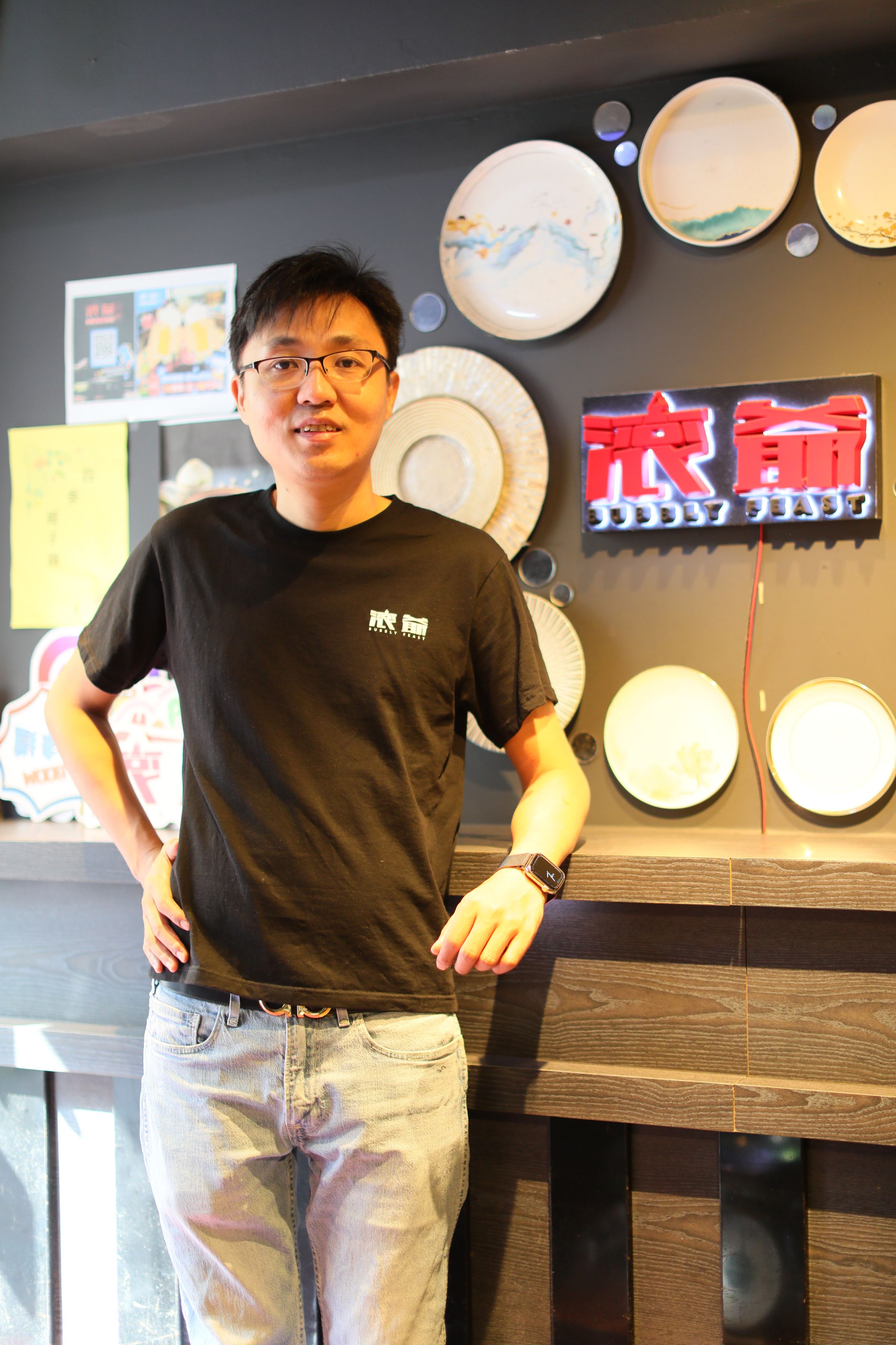 「滾爺火鍋」旺角店主理人Steven說起打邊爐頭頭是道，看不出是疫情中半路出家開火鍋店的人。