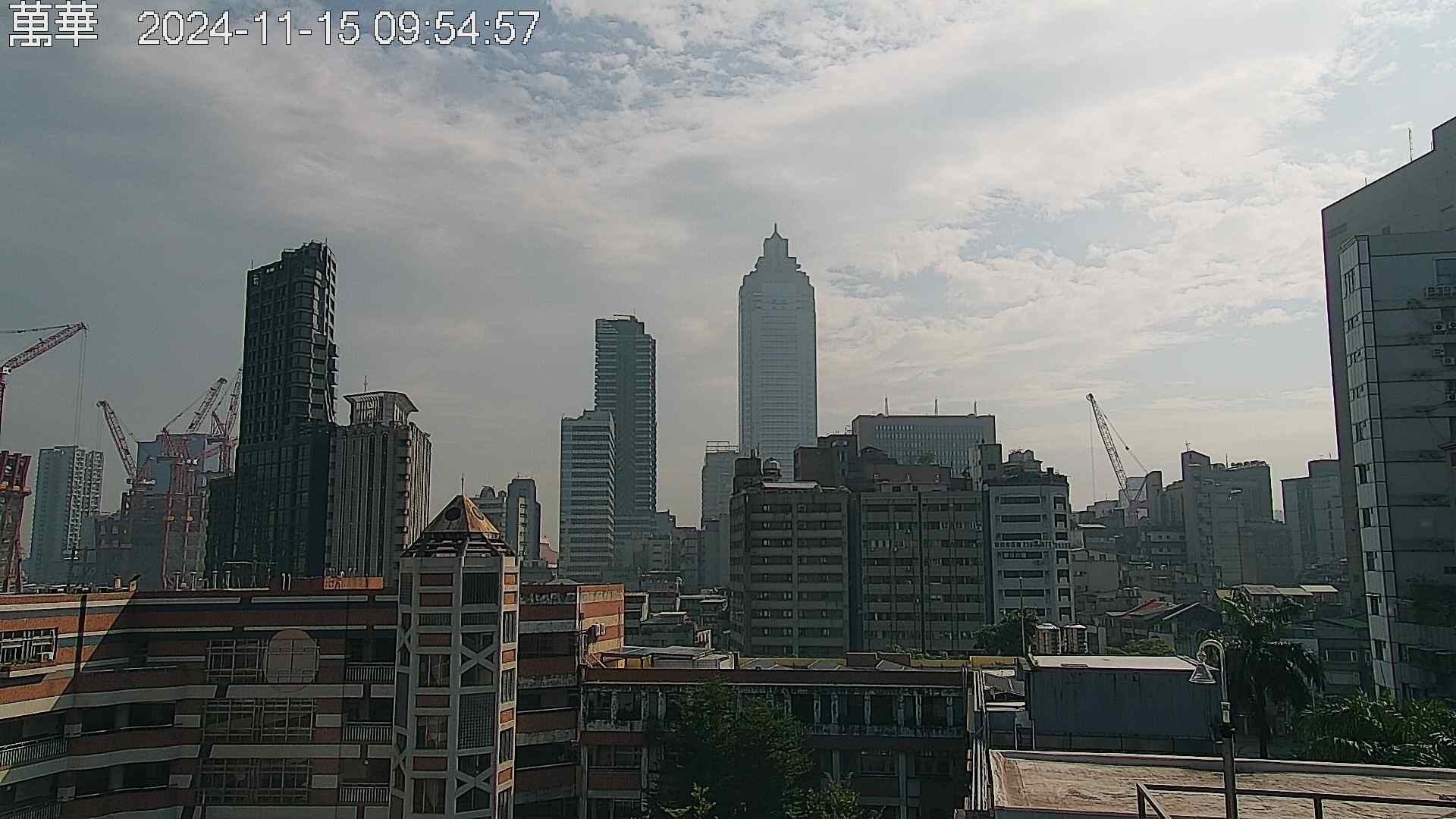 雙北地區今日霧茫茫。（翻攝自環境部空氣品質監測網）