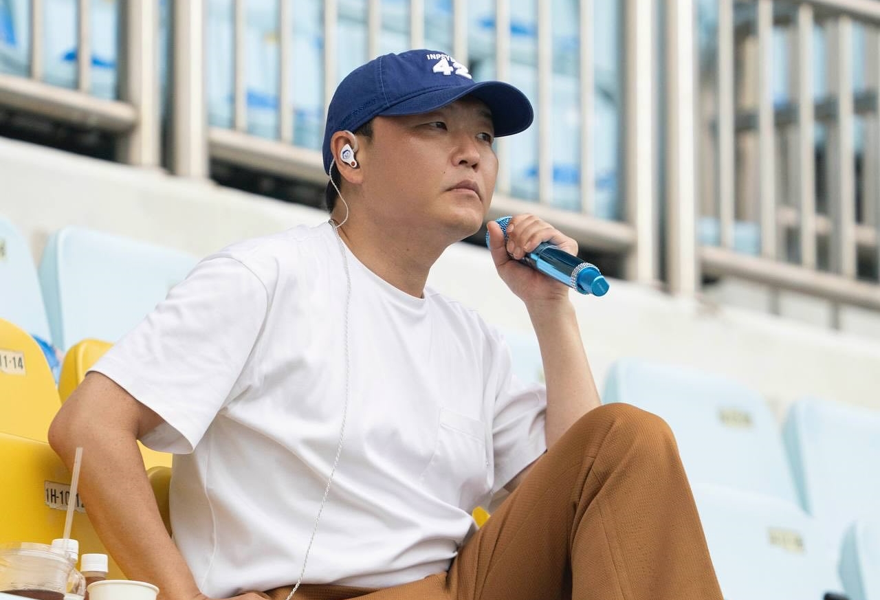 PSY涉嫌違法南韓《醫療法》而遭警方立案調查。（翻攝自臉書@PSY）