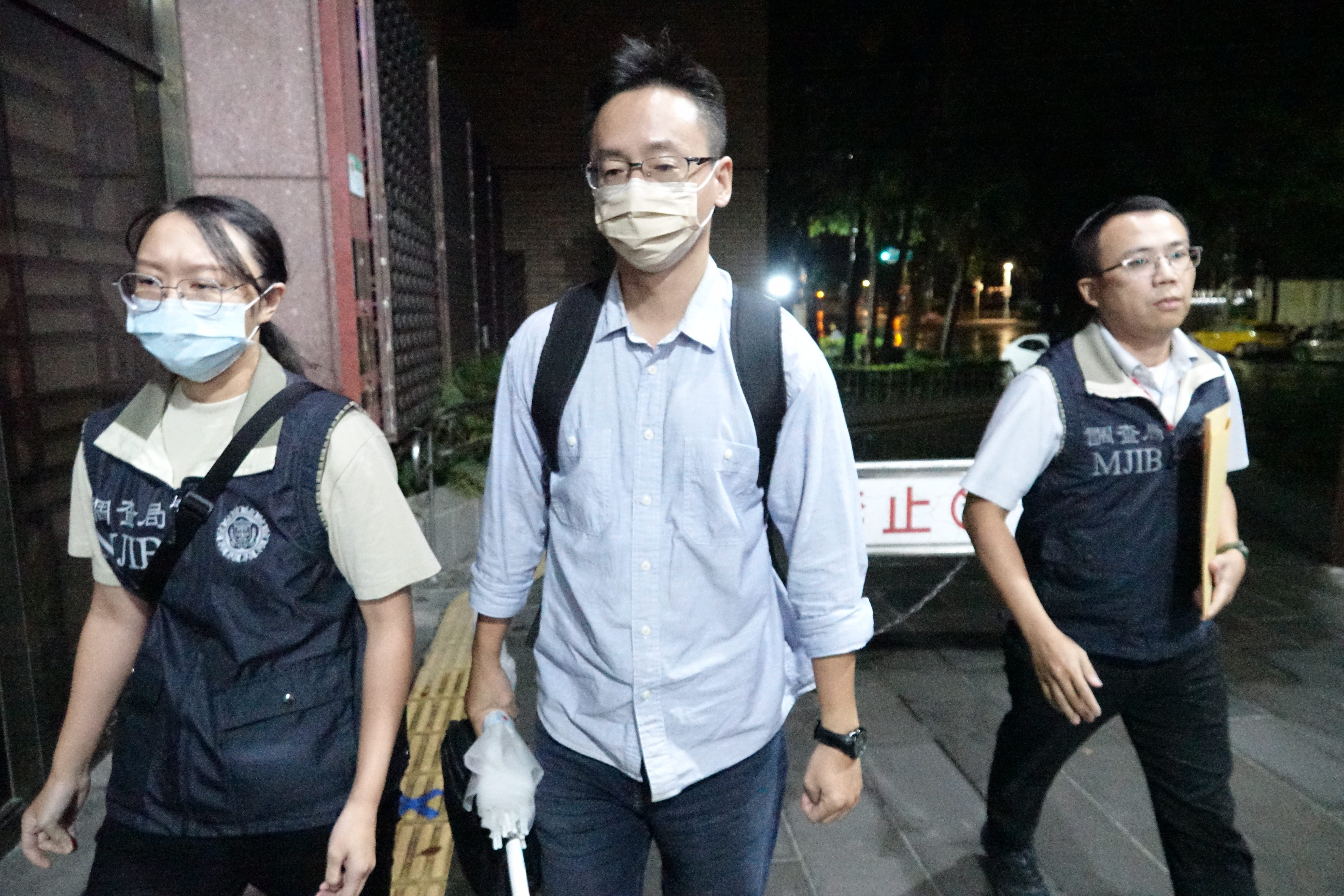 調查官劉錦勳以30萬元交保。