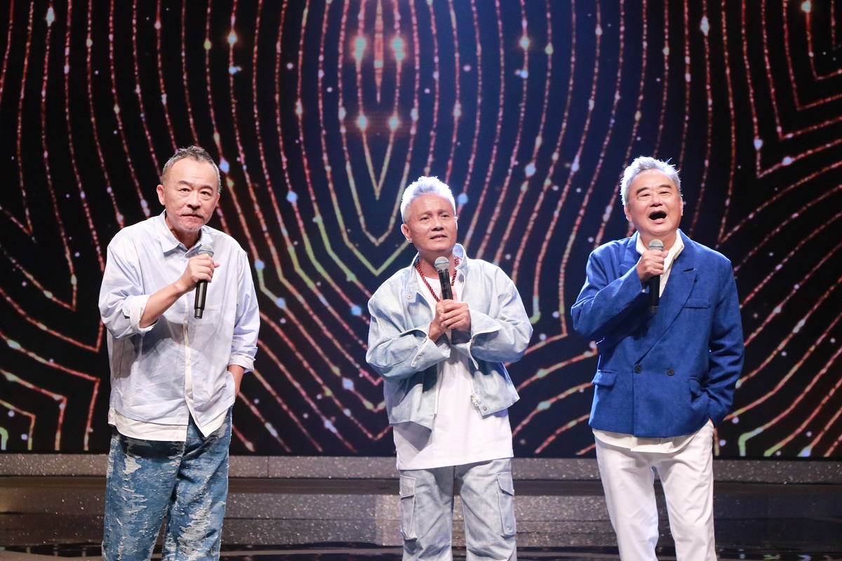 陳昇帶著新寶島康樂隊成員上《綜藝一級棒》錄影。（中視提供）