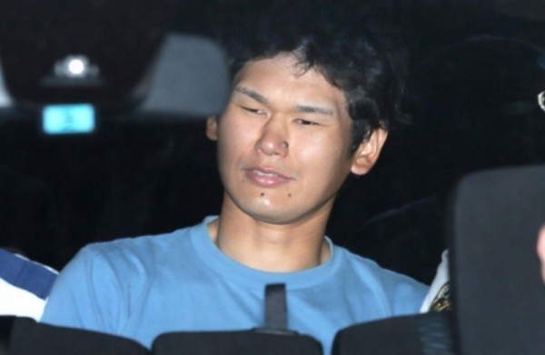 凶嫌長期跟蹤富田真由,因為想送她禮物和交換電話被拒當場發怒行凶。(網路圖片)