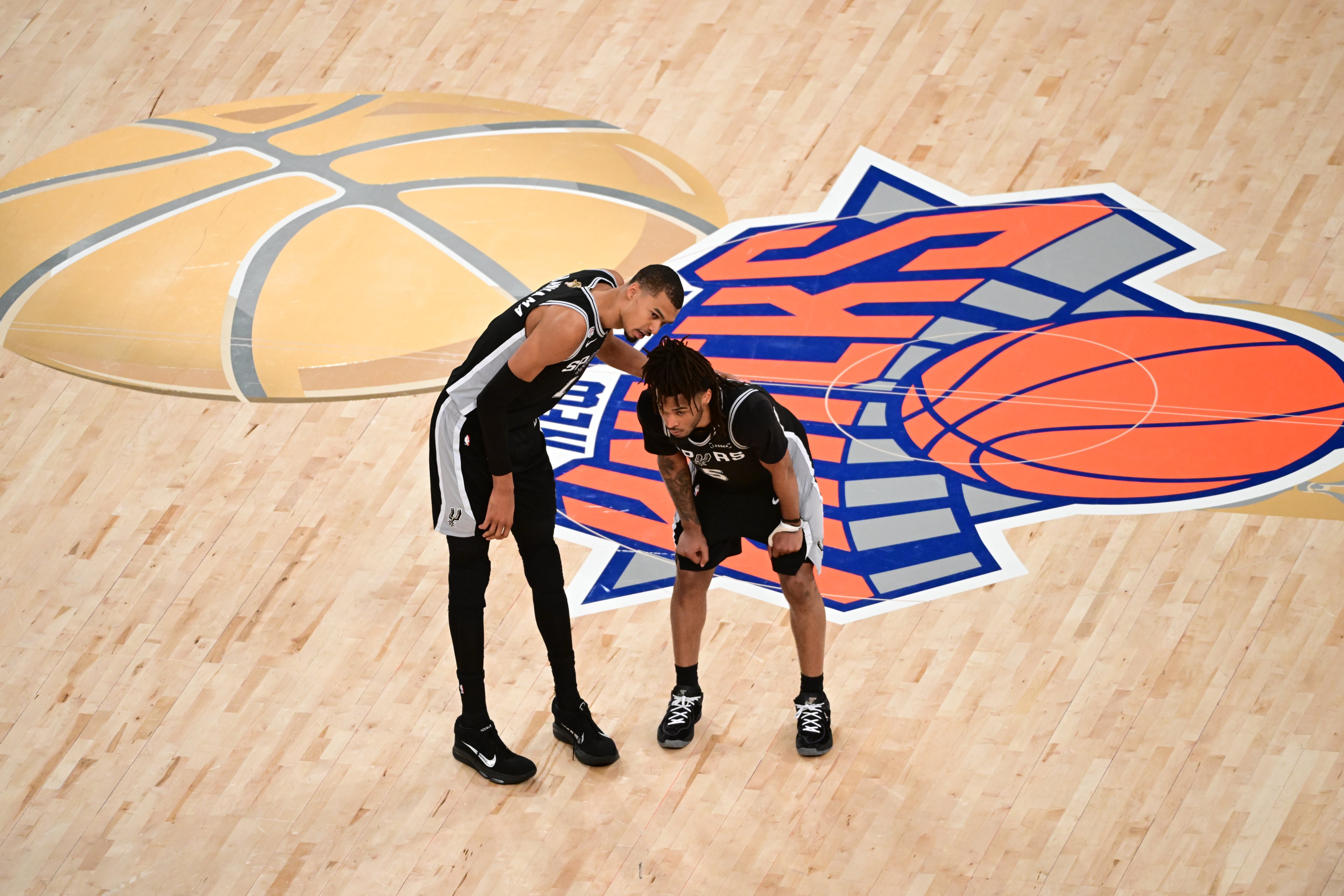 馬刺在NBA總冠軍G3奪勝，將系列賽扳成1比2。（翻攝自X@spurs）