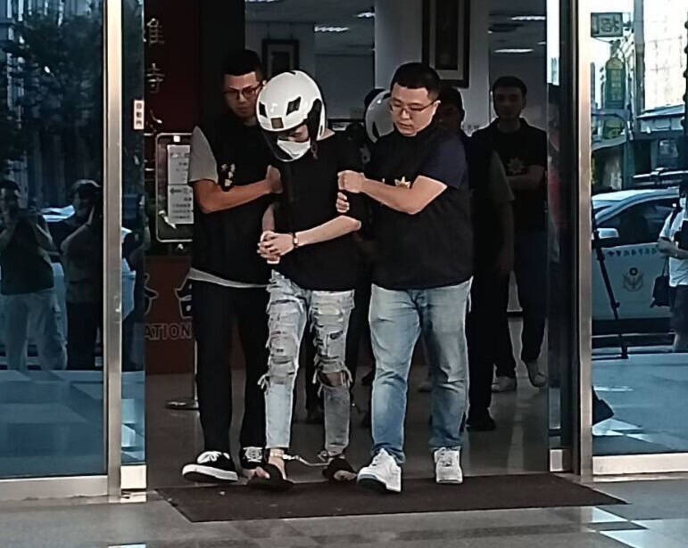 劉姓嫌犯3人被移送法辦，檢察官向台地院聲請羈押。（警方提供）