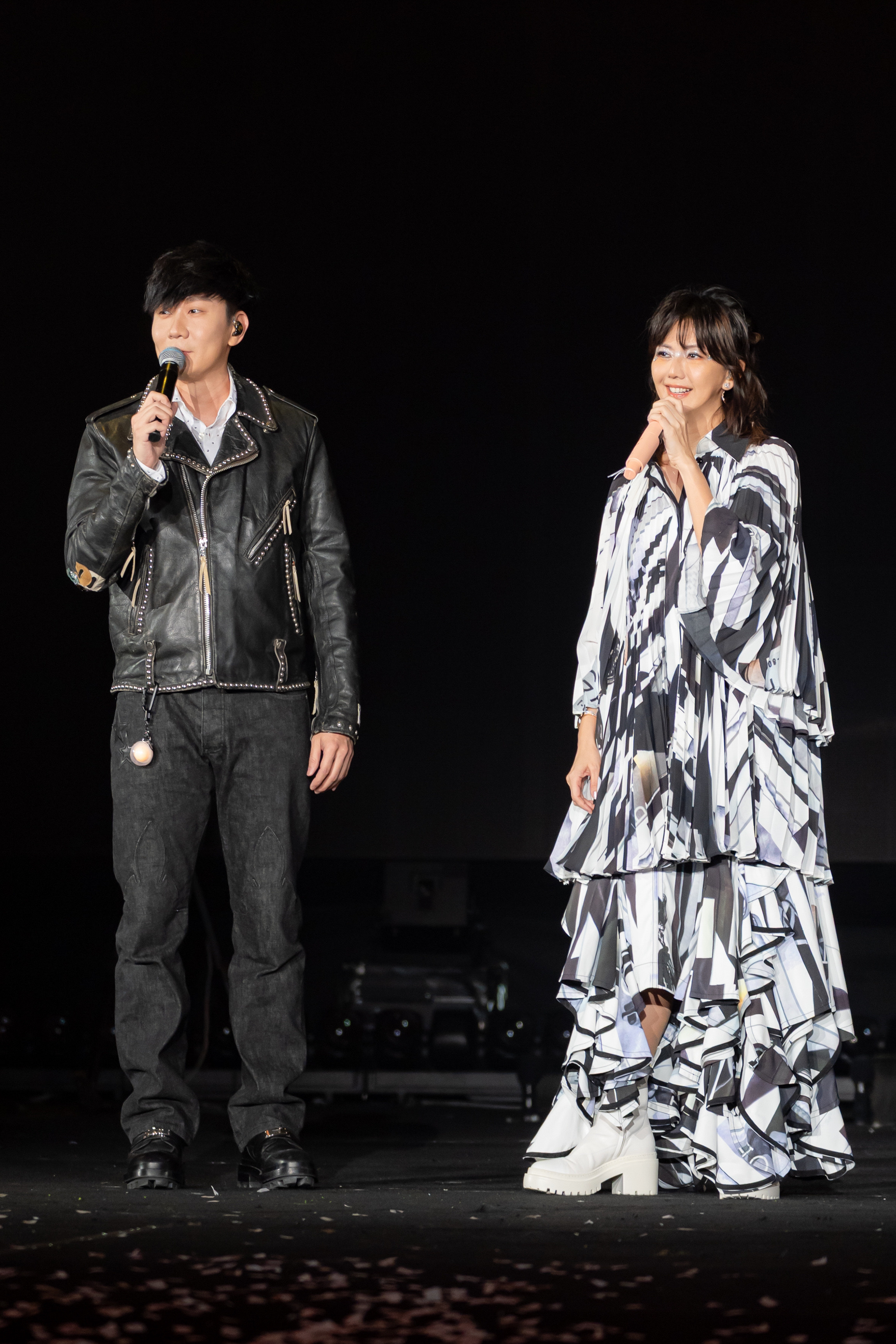當孫燕姿演唱〈我懷念的〉，林俊傑驚喜登場。（Make Music提供）