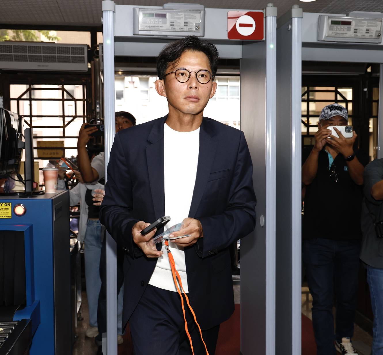 根據《鏡報》報導，黃國昌背叛企業好友派狗仔偷拍陳時中，令對方非常不諒解。（本刊資料照）