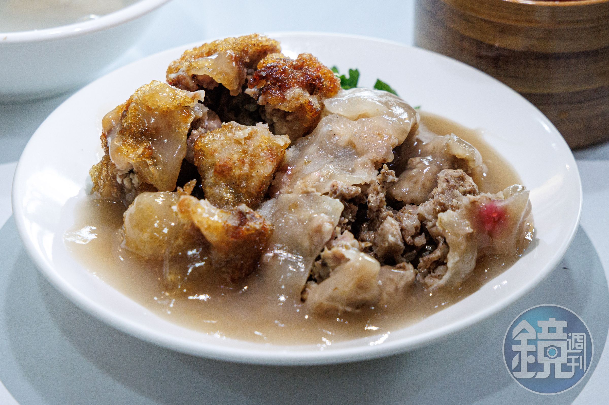 以油炸和清蒸處理的「芋頭肉圓」，餡料非常飽滿。（100元／碗）