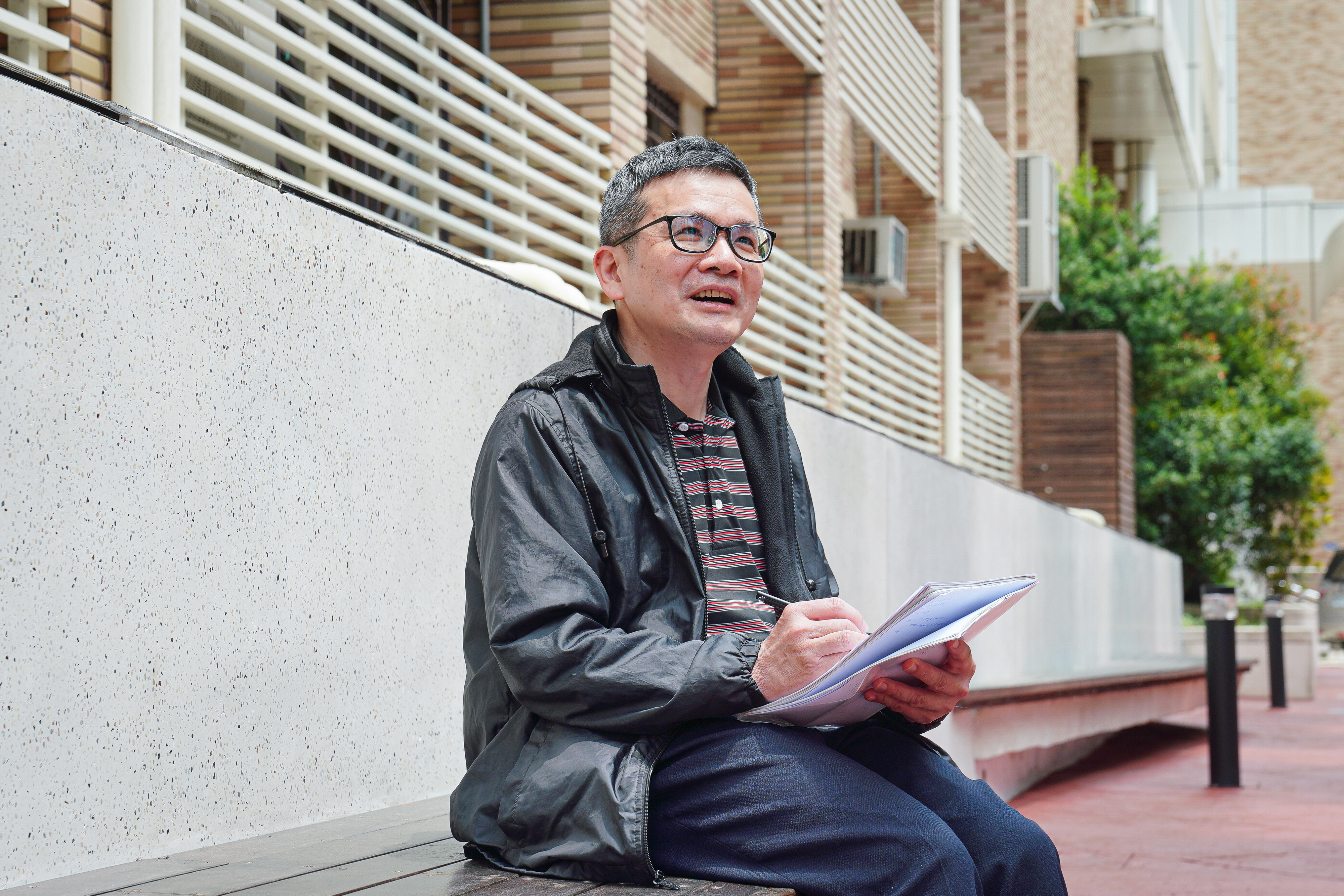 台北商業大學財務金融系副教授謝承熹指出,一般投資人只需要定期定值和定存作為資產配置就足夠。