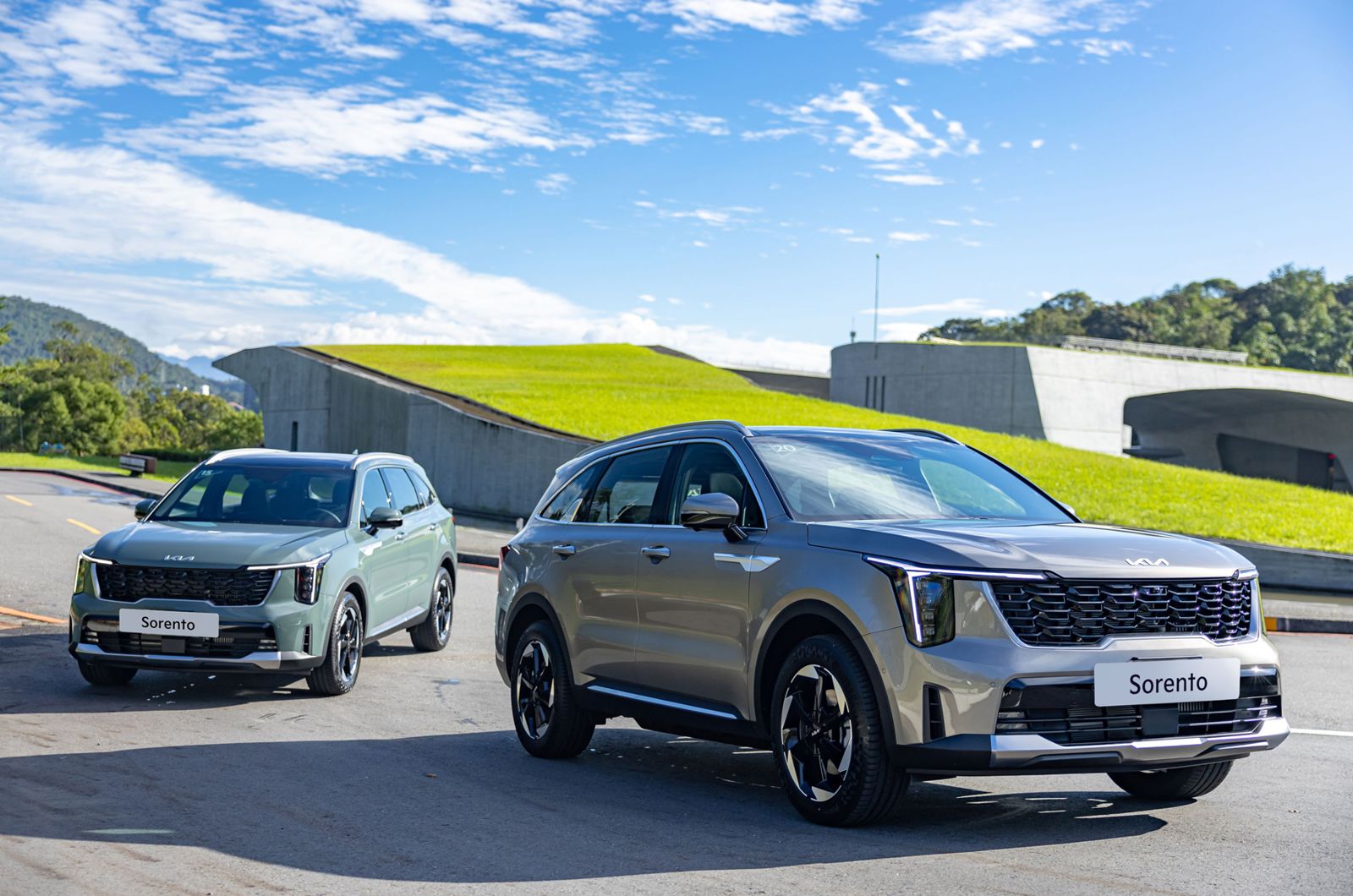 Kia新能源旗艦LSUV-The new Sorento，於2024年12月首月領牌交車共246台，榮登當月同級銷售冠軍，累計接單更突破600張。