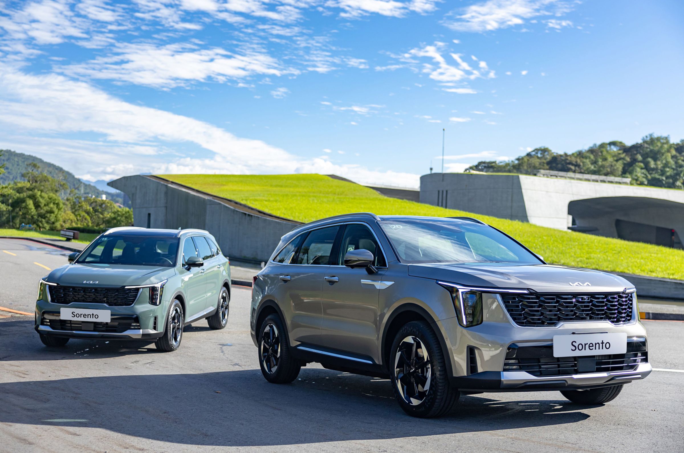 Kia新能源旗艦LSUV-The new Sorento,於2024年12月首月領牌交車共246台,榮登當月同級銷售冠軍,累計接單更突破600張。