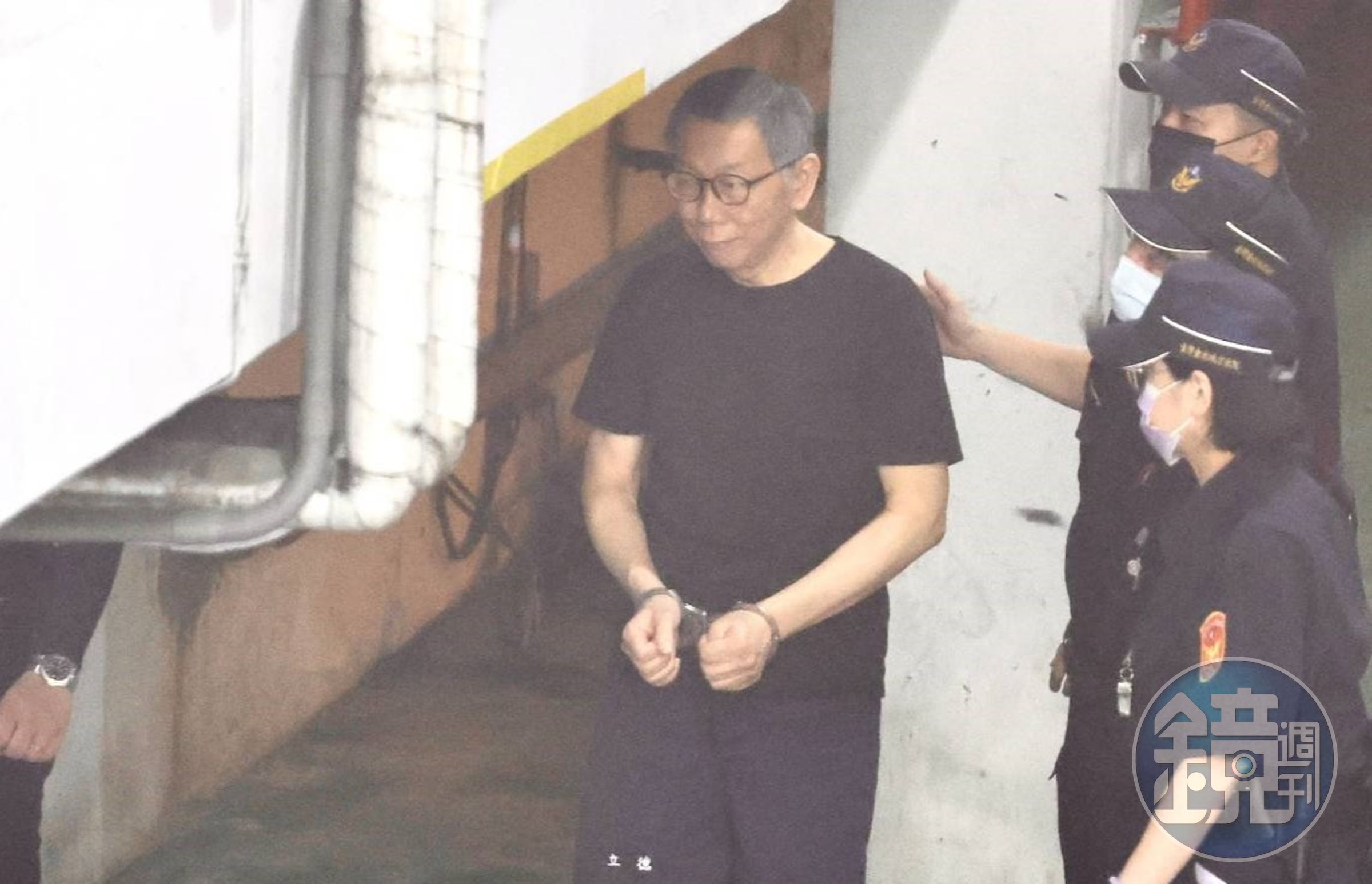 民眾黨前主席柯文哲不滿延押,向高院抗告遭駁回,延押至10月確定。