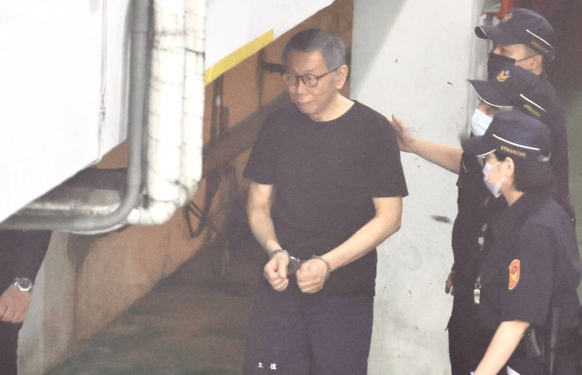 民眾黨前主席柯文哲不滿延押，向高院抗告遭駁回，延押至10月確定。