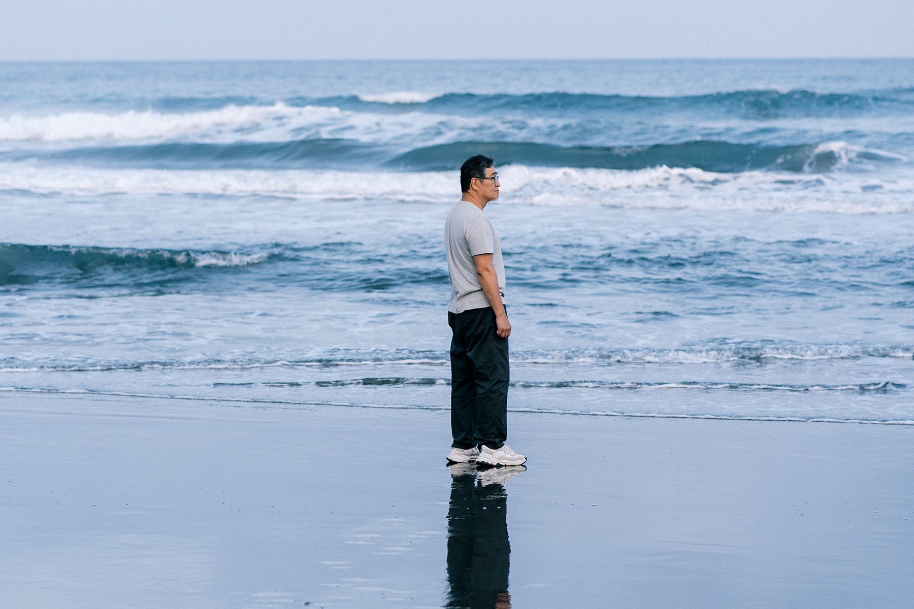王浩一生前隱居台東山林，筆耕不輟，風格雜揉歷史、美食、旅行與哲思。（翻攝自許悔之臉書／有鹿文化林煜幃攝）