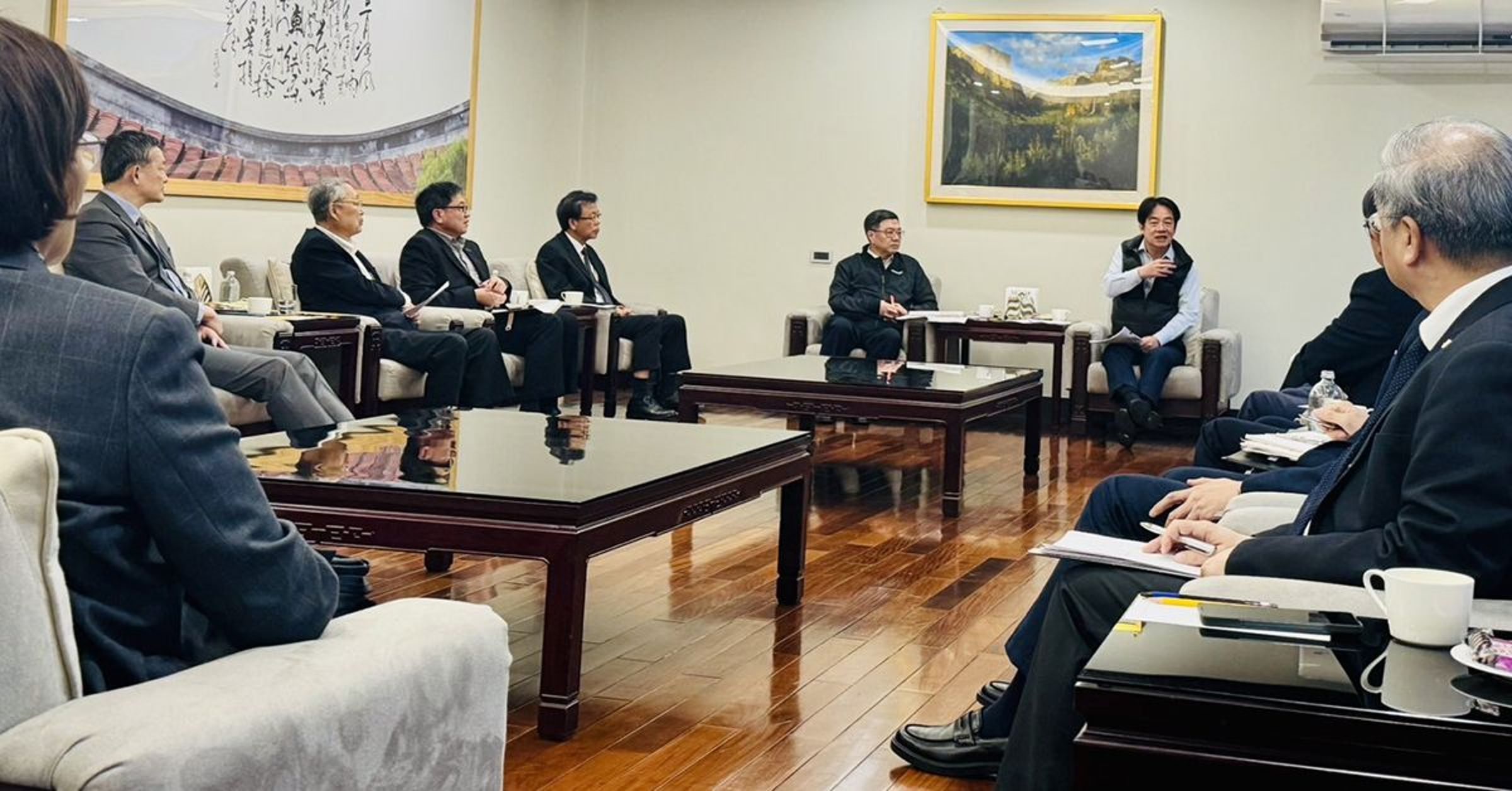 川普課稅衝擊】直擊科技大佬奔總統官邸賴清德急召3產業馬拉松式會談