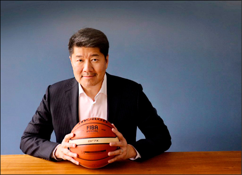 PLG聯盟首任會長張嗣漢，攜手Shoot 360亞洲區執行長鄭鑫引進先進籃球設備，盼提升台灣籃球科技化訓練。（PLG提供）