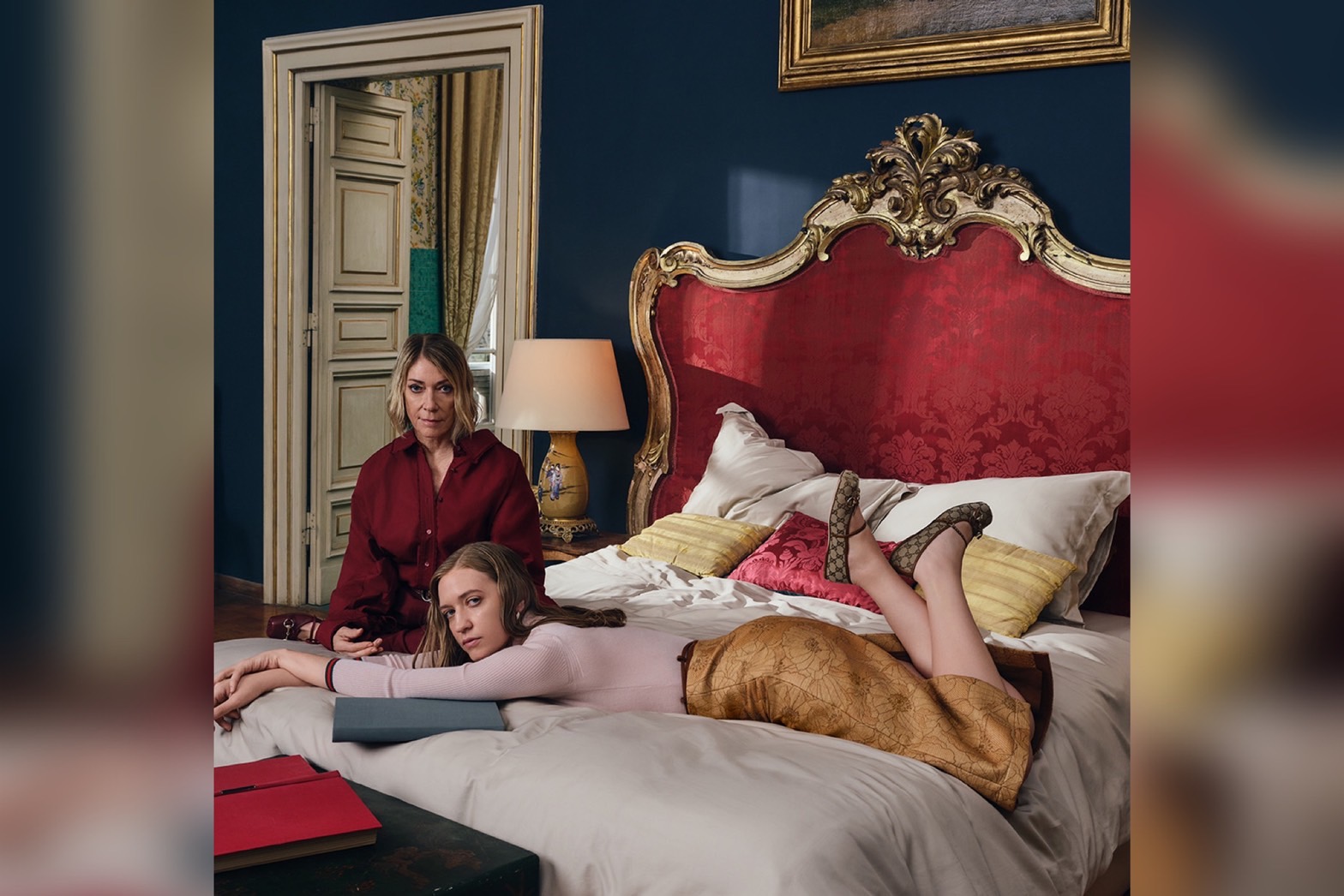 「GUCCI Together」主題形象廣告邀請Kim Gordon與女兒Coco演繹。（古馳提供）