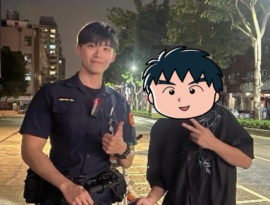 高雄帥警「蹲地救援」照引暴動。(翻攝自高雄警察局臉書)