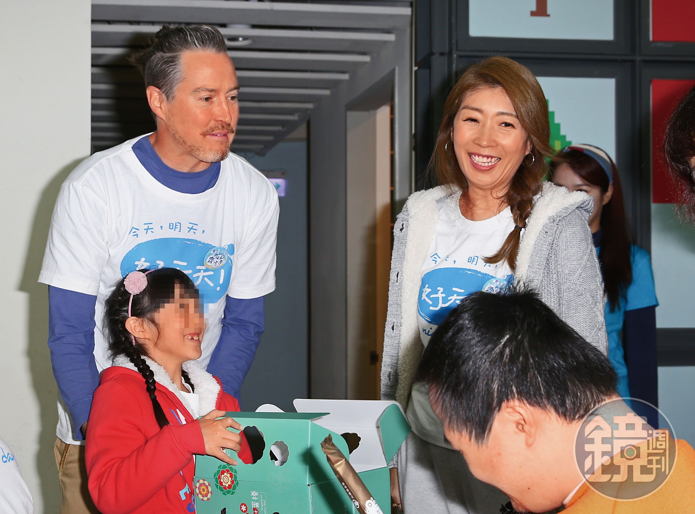 黃嘉千和夏克立一家曾以幸福形象在演藝圈活動,此情此景不復以往。