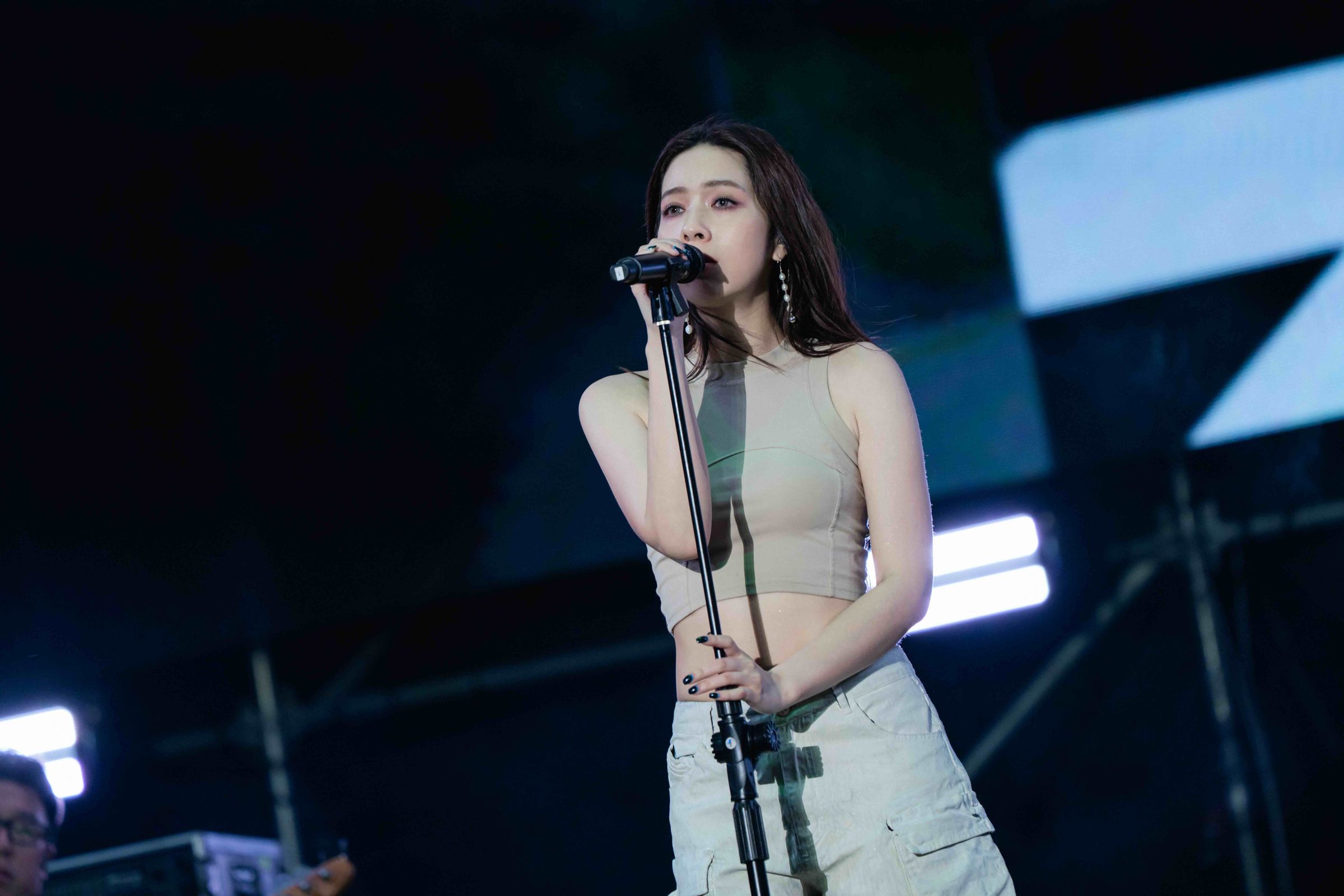 告五人以招牌歌〈帶我去找夜生活〉引爆全場。（KKLIVE、混血兒娛樂提供）
