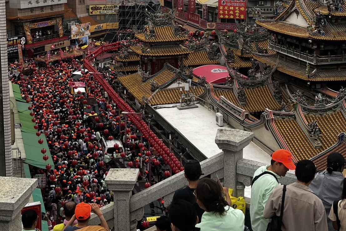 白沙屯媽祖本週起駕展開進香之旅，沿途吸引信眾追隨，卻也留下垃圾等問題困擾當地住戶。（翻攝自白沙屯拱天宮﻿臉書）