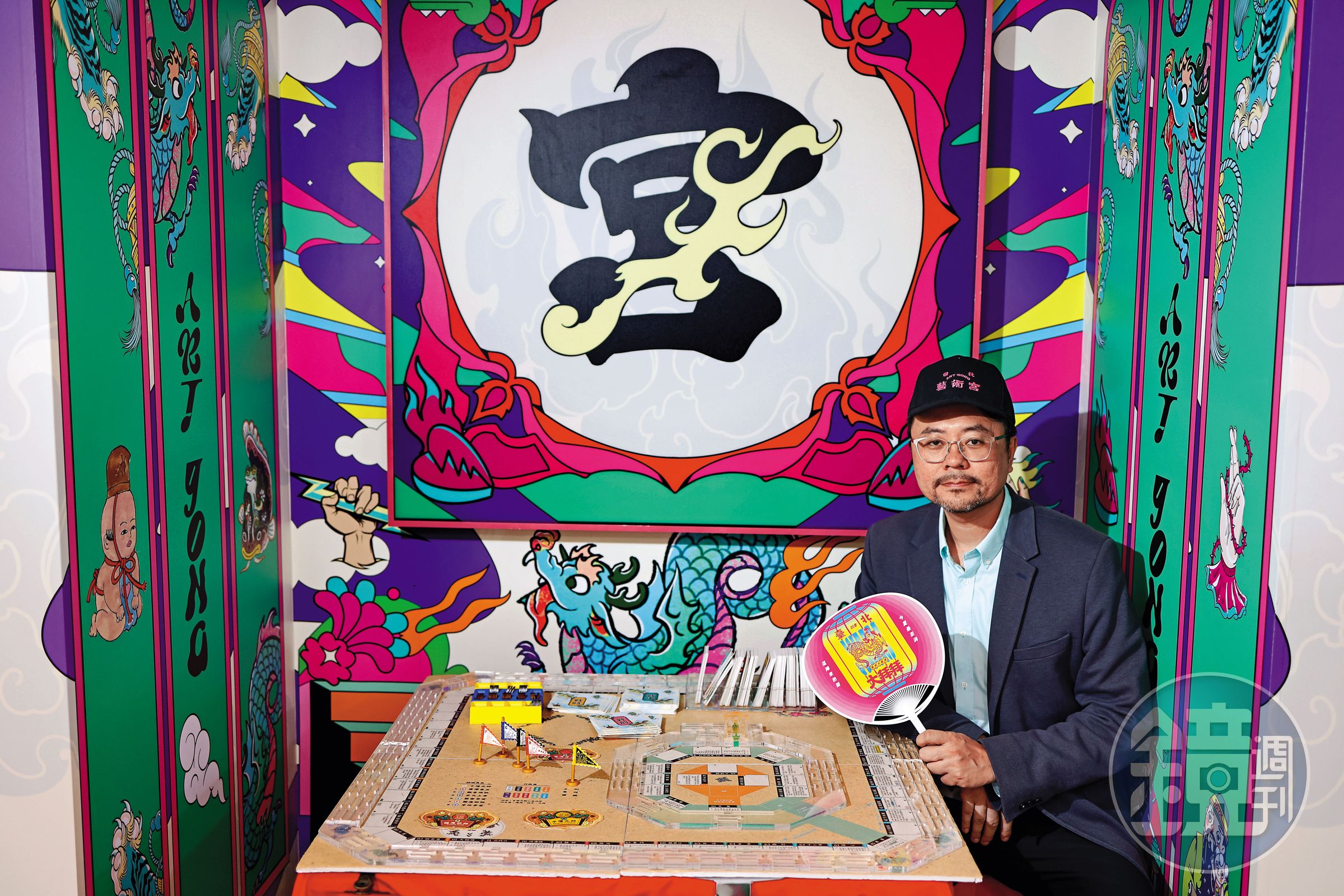 莊約翰在龍山寺地下文創基地開設「龍山藝術宮」。