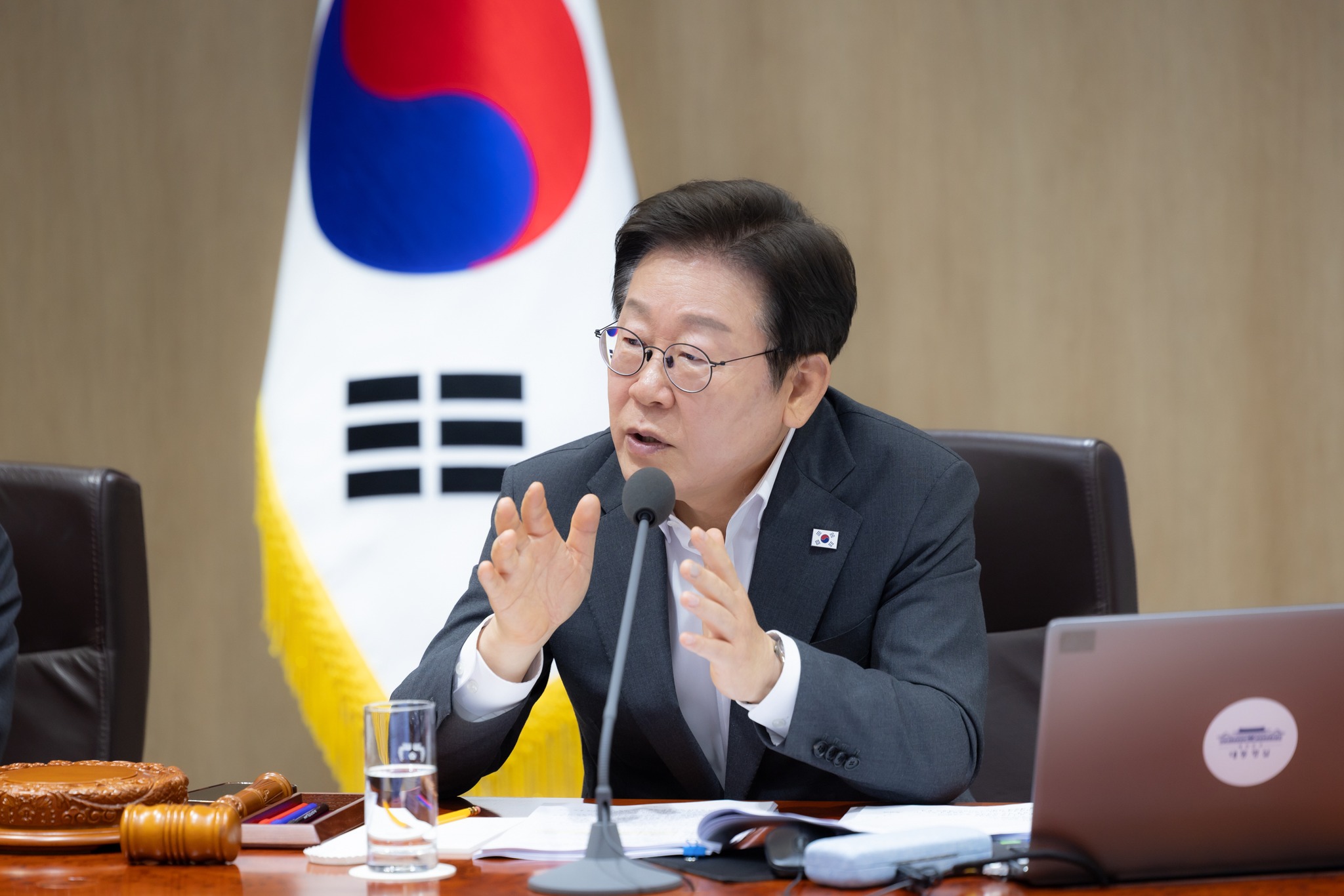 川普貼文中，提及達成協議後，也與南韓總統李在明確認關稅相關事宜，然而南韓國會卻遲遲未通過，故宣布調整對韓關稅。（翻攝自臉書@李在明）