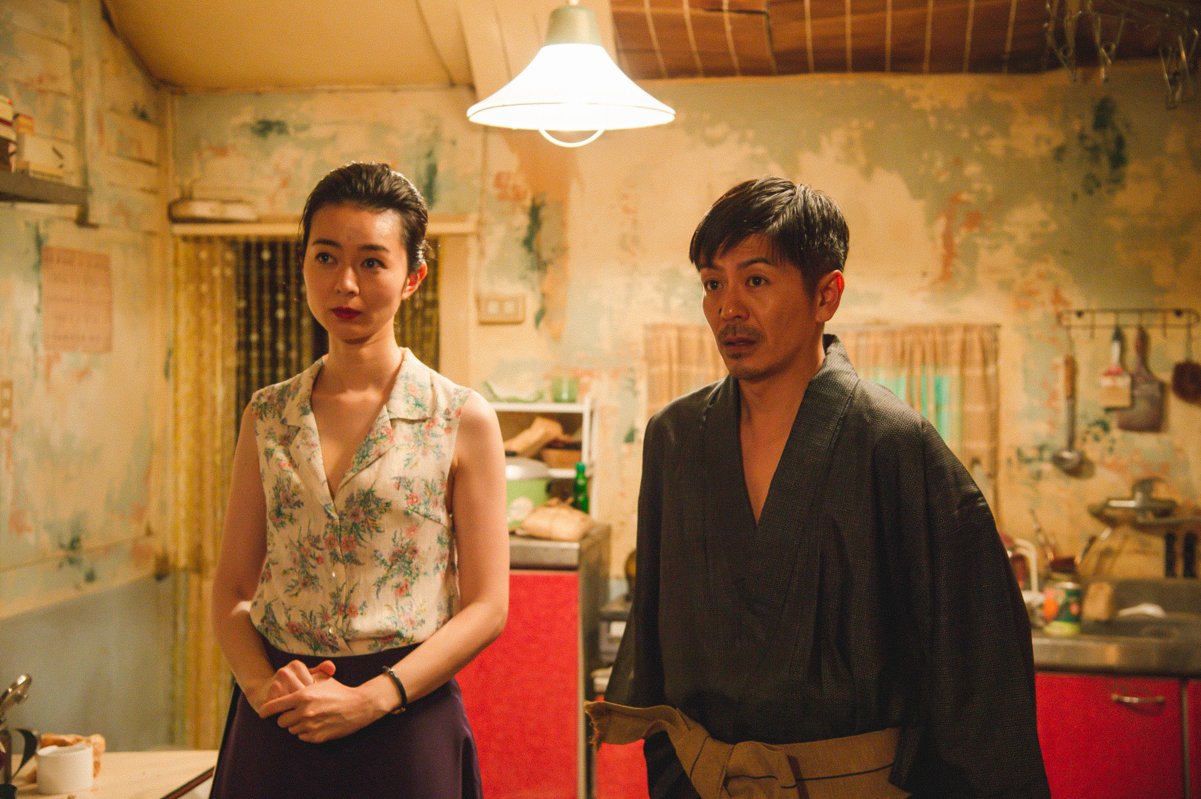 《雨中的慾情》中森田剛（右）夢想成為小說家，中村映里子也堅信他能追夢成功。（光年映畫提供）