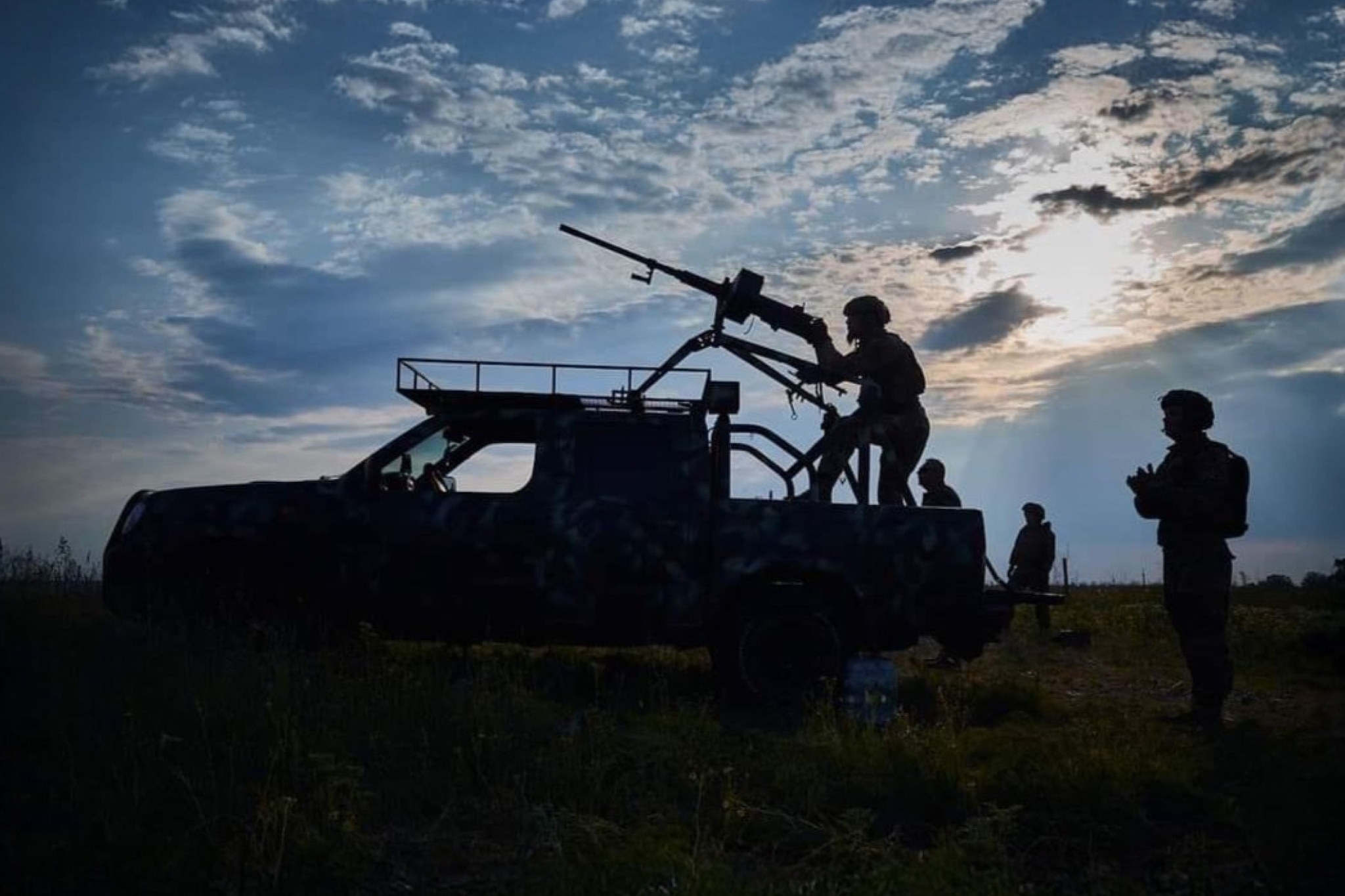 美國正向烏克蘭總統澤倫斯基施壓，要求基輔接受一份由華府起草的終戰框架，內容包括割讓東部部分領土、交出部分武器並縮減軍隊規模。（翻攝自烏克蘭國防部臉書）