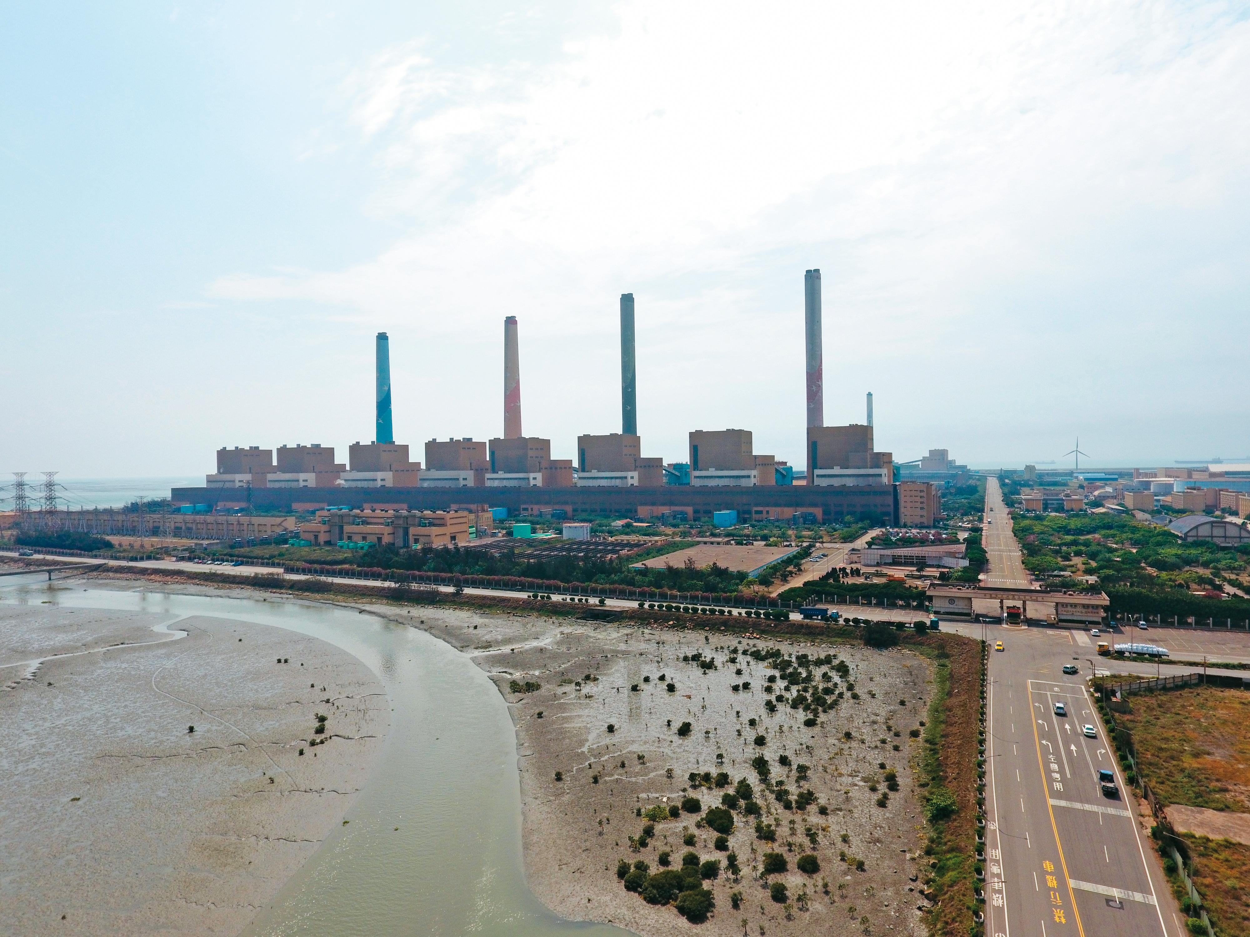 阿琦的屍體，在台中火力發電廠南側海岸的消波塊旁被釣客發現