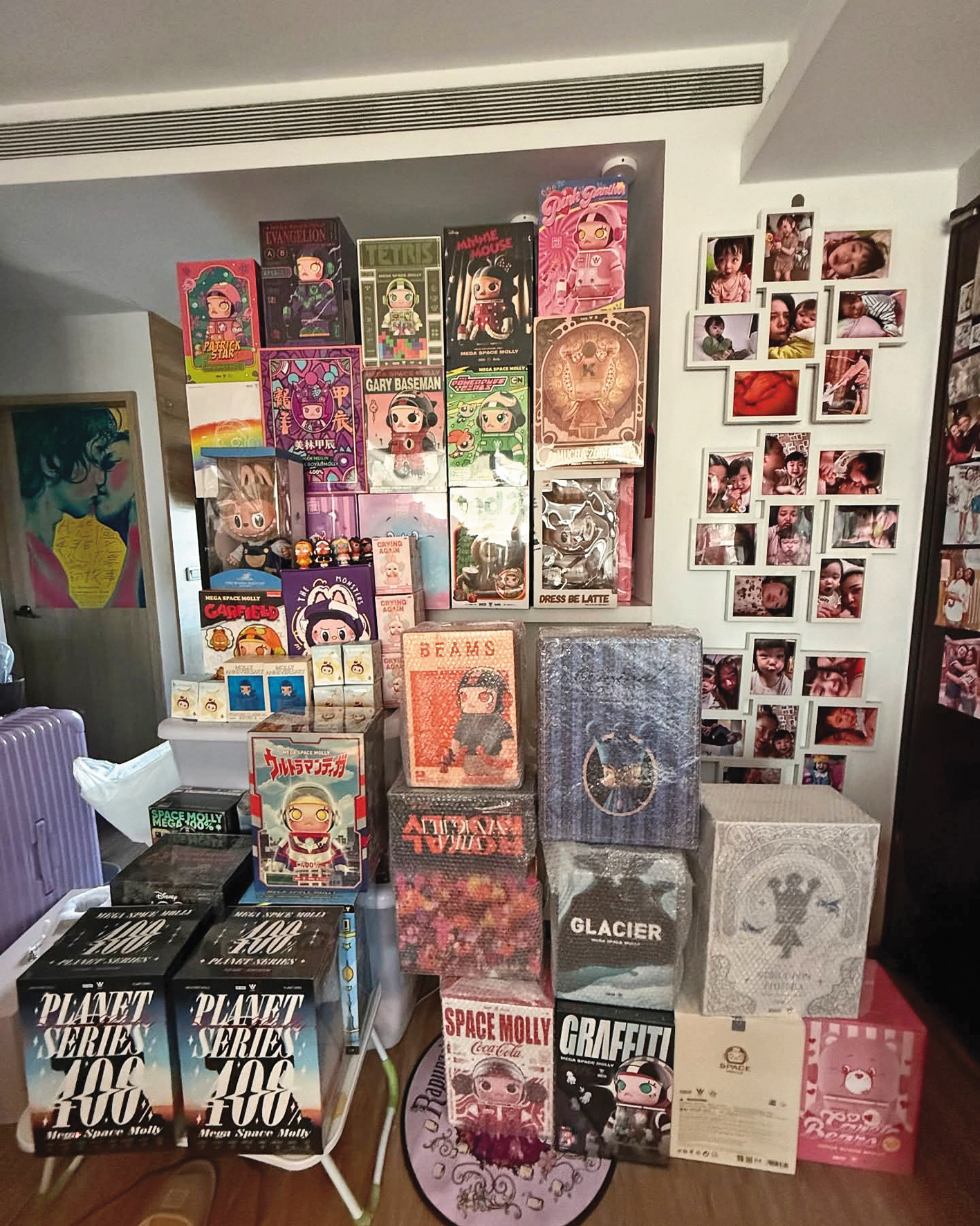 小甜甜在臉書曬出自己的玩偶收藏，就在台灣的家中。	（翻攝自小甜甜IG）