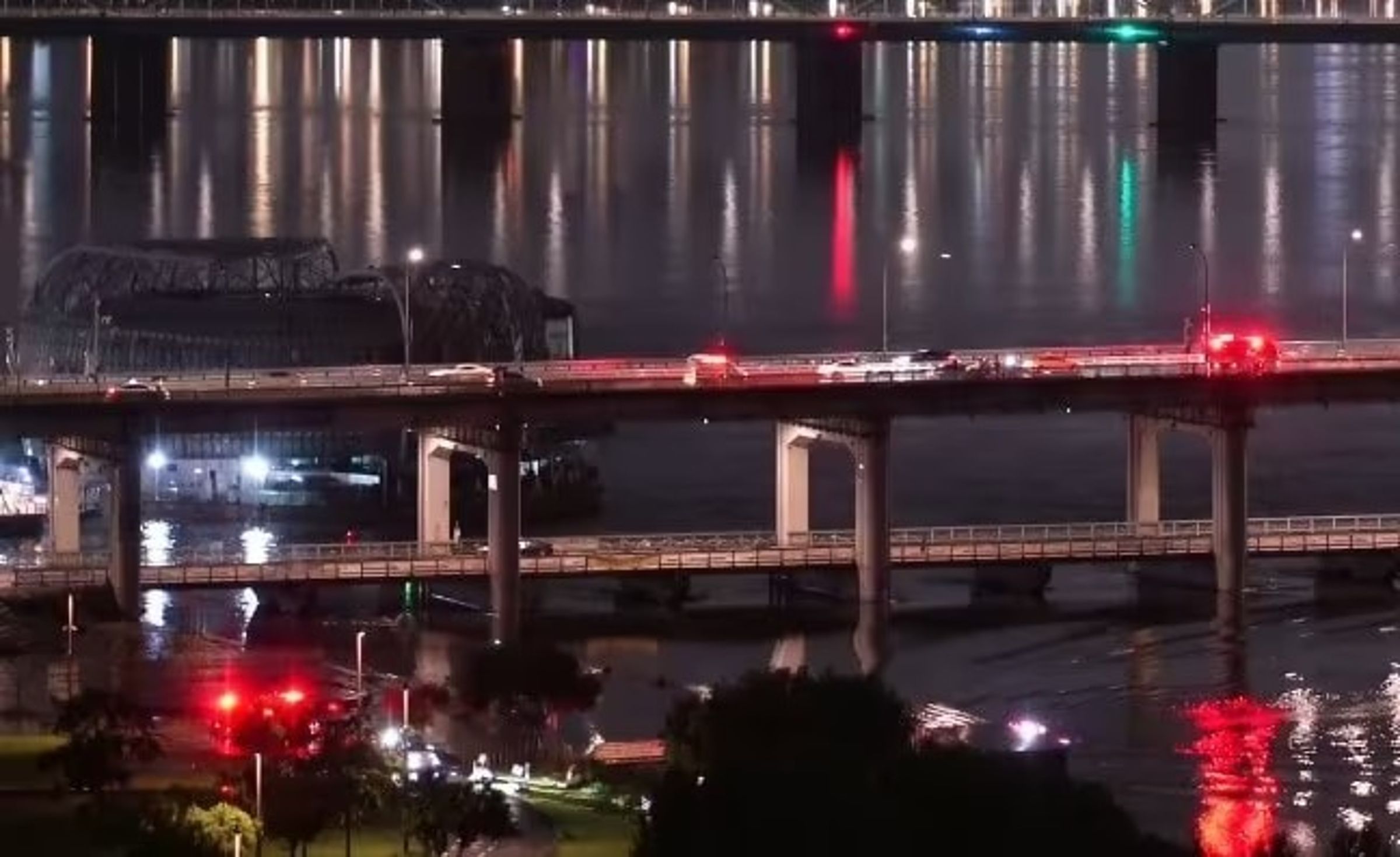 事件發生約5分鐘後,救護車和警車皆已抵達現場。(翻自《NEWS 1》)