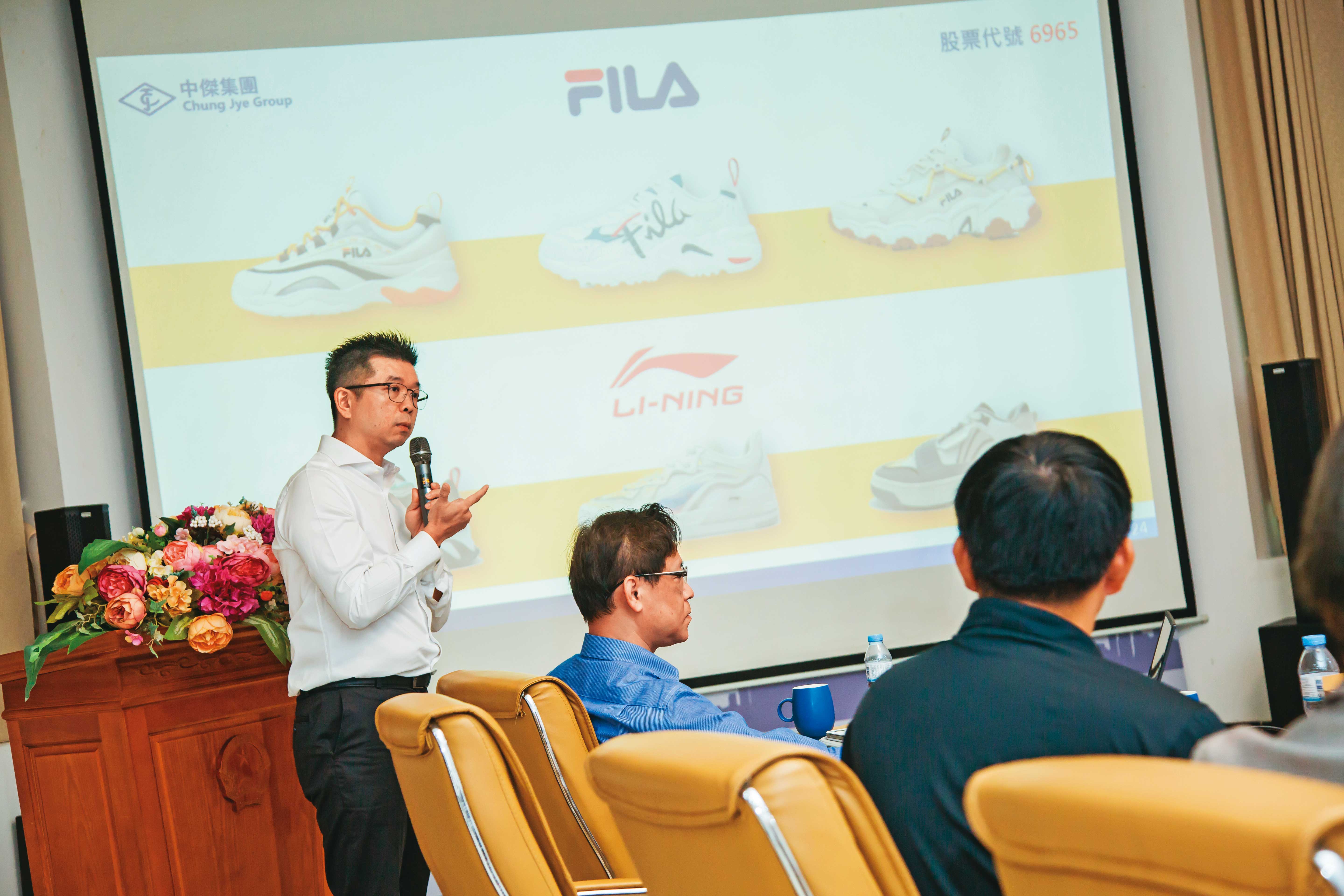 劉安哲除了向海外擴廠，也積極布局大陸市場，FILA、李寧皆是中傑客戶。