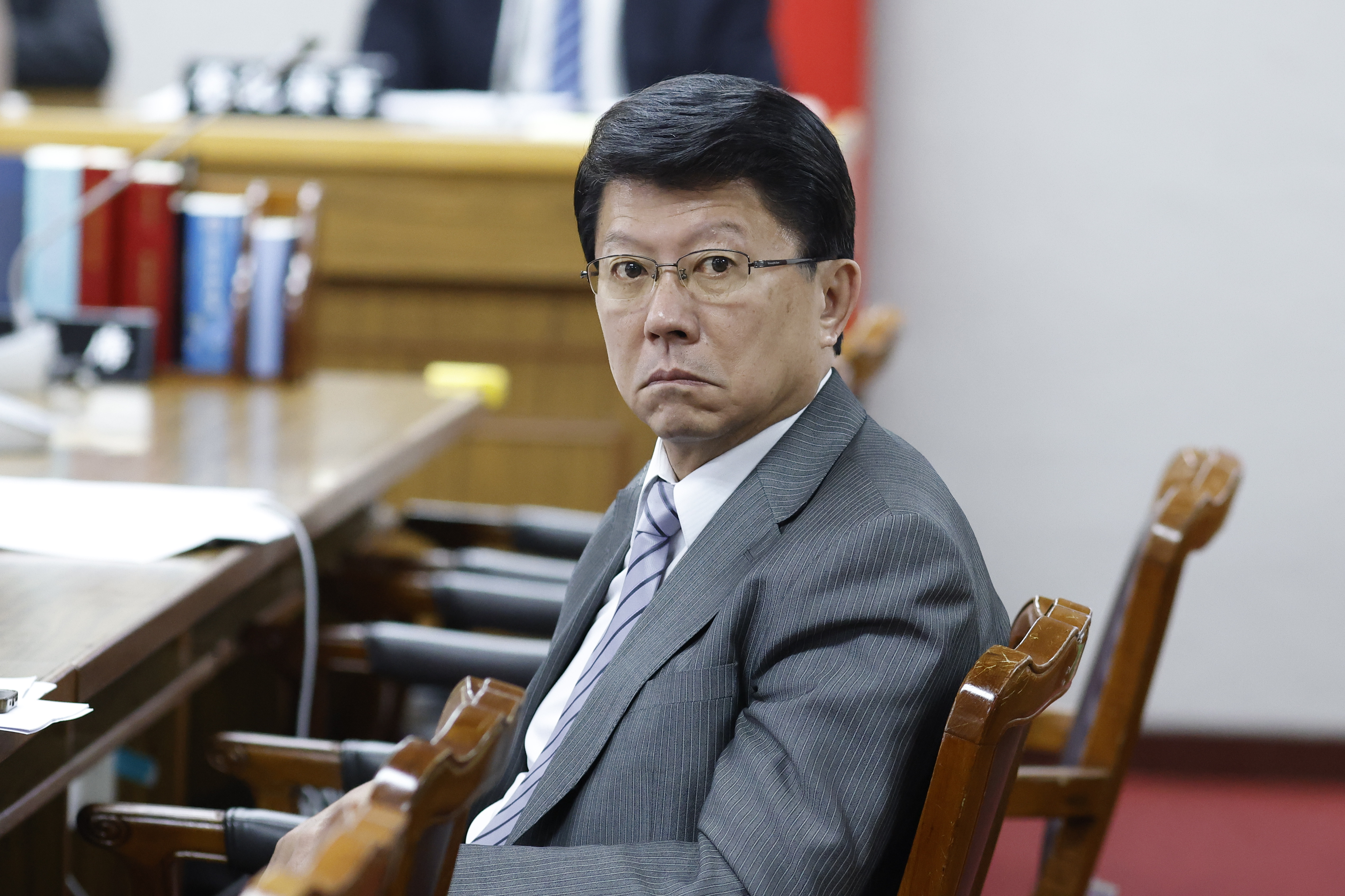 國民黨台南市黨部主委謝龍介昨批檢調搜索是政治惡鬥，今傳出2名幹部涉偽造文書被當庭逮捕。（本刊資料照）