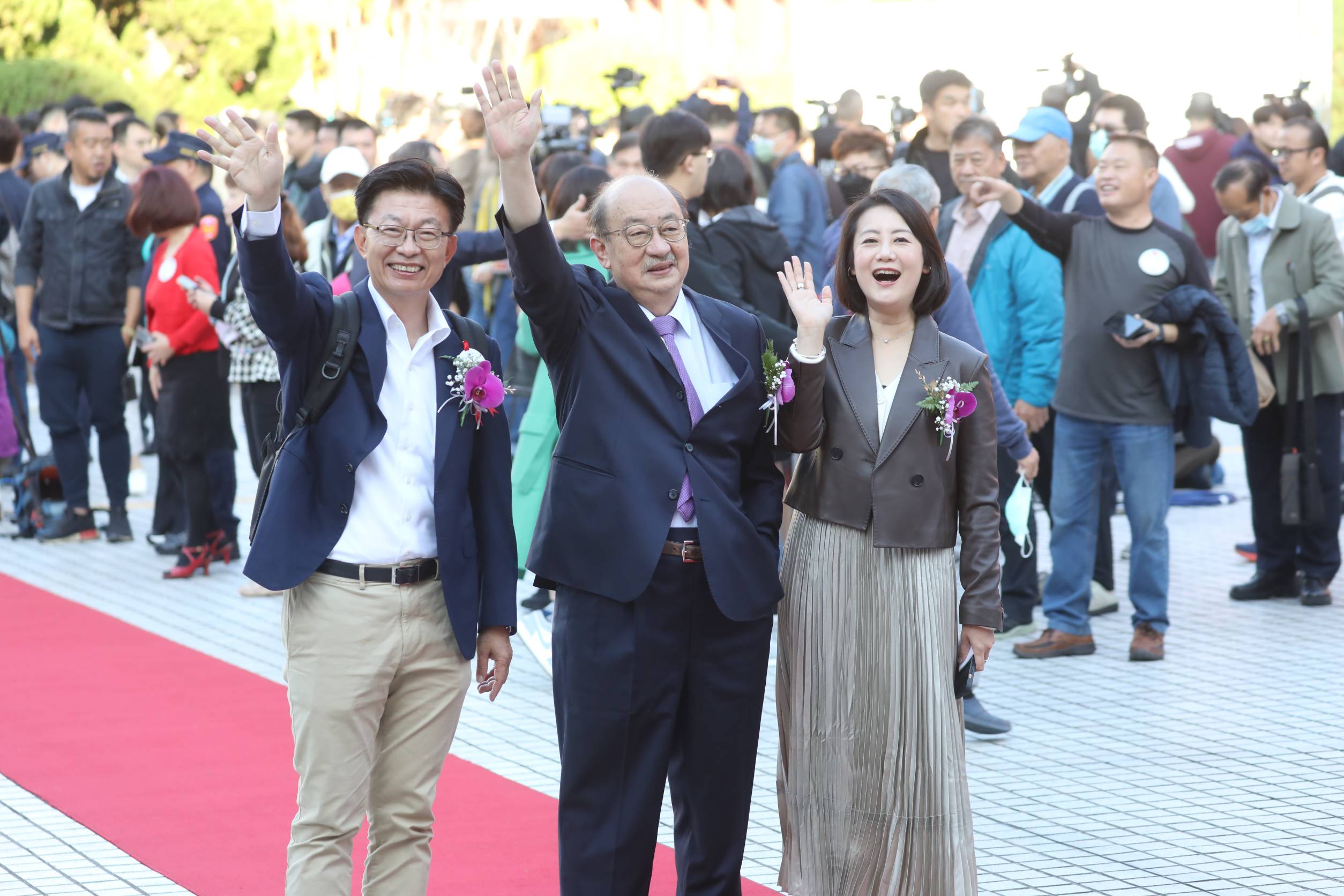 民進黨團總召柯建銘（中）今再度喊話，稱綠委不會投票給黃珊珊。