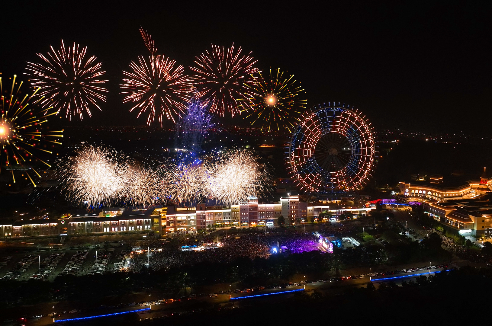 麗寶樂園跨年晚會煙火秀以「馳夢之境Dream Riders」為主題，推出300秒煙火秀。（麗寶樂園提供）