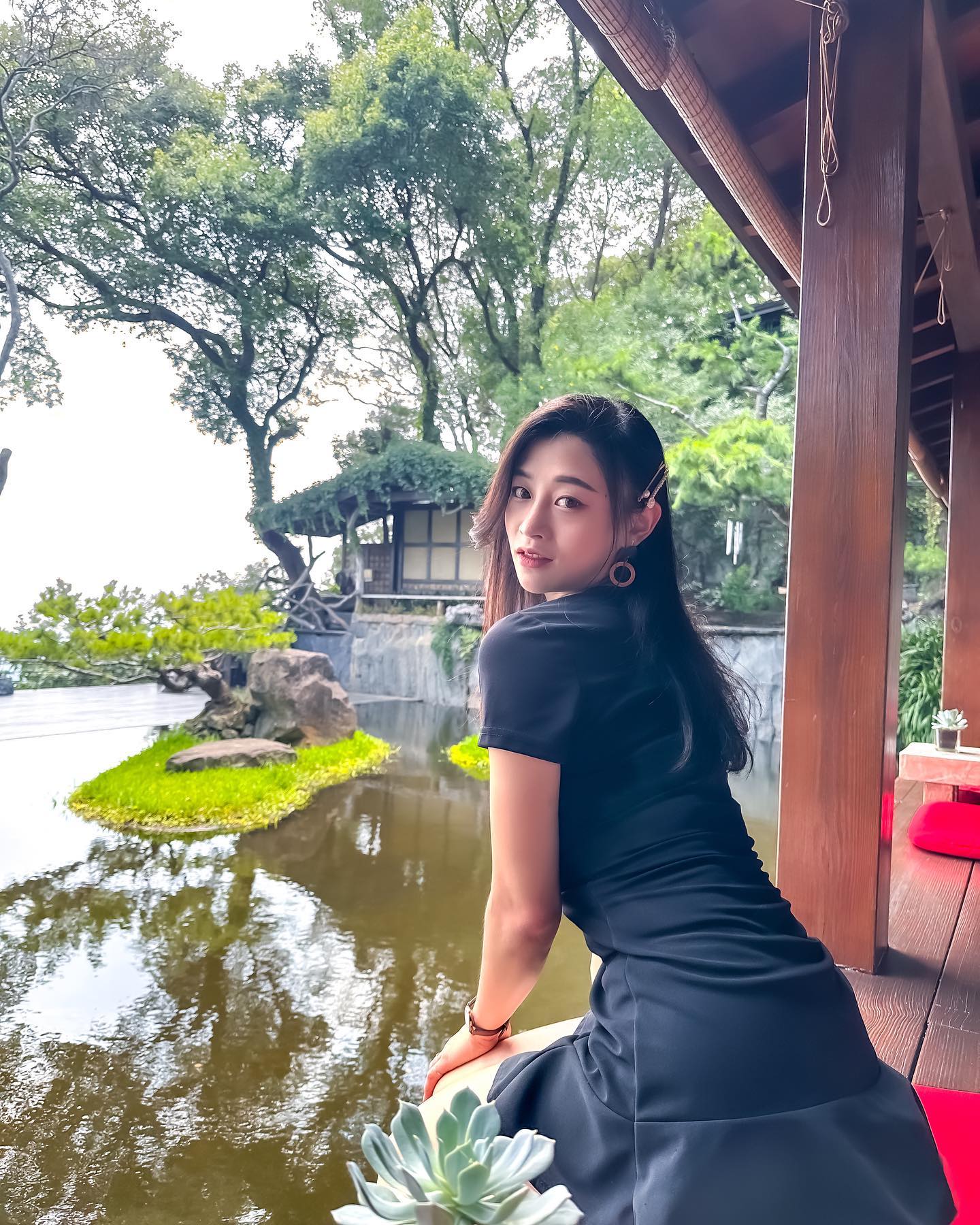 雖然從事消防工作，但私底下的尤詩妤十分嬌媚。（翻攝尤詩妤臉書）