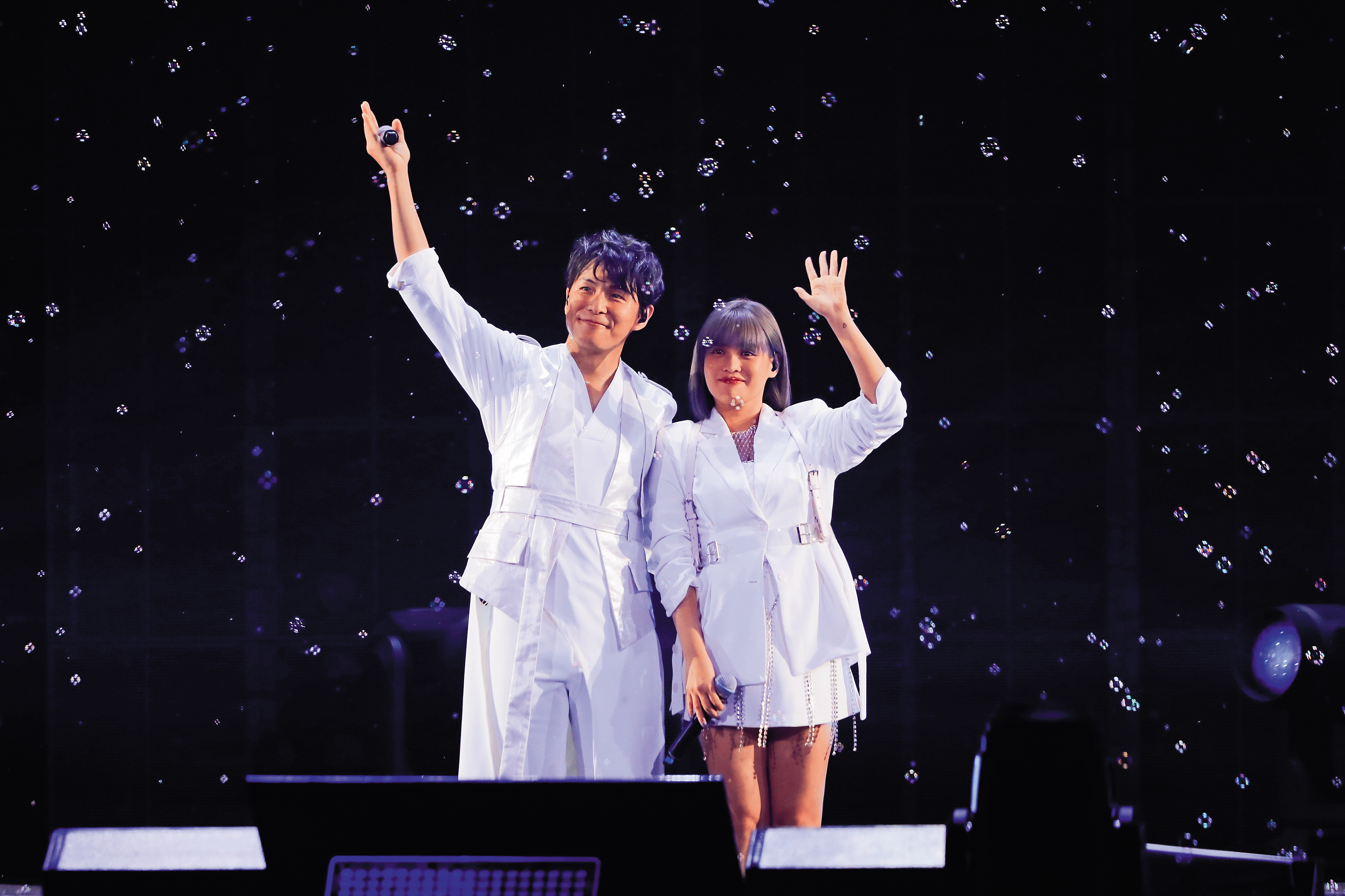 孫協志（左）和夏宇童（右）在演唱會上合體共舞，也是孫協志首次公開放閃告白。