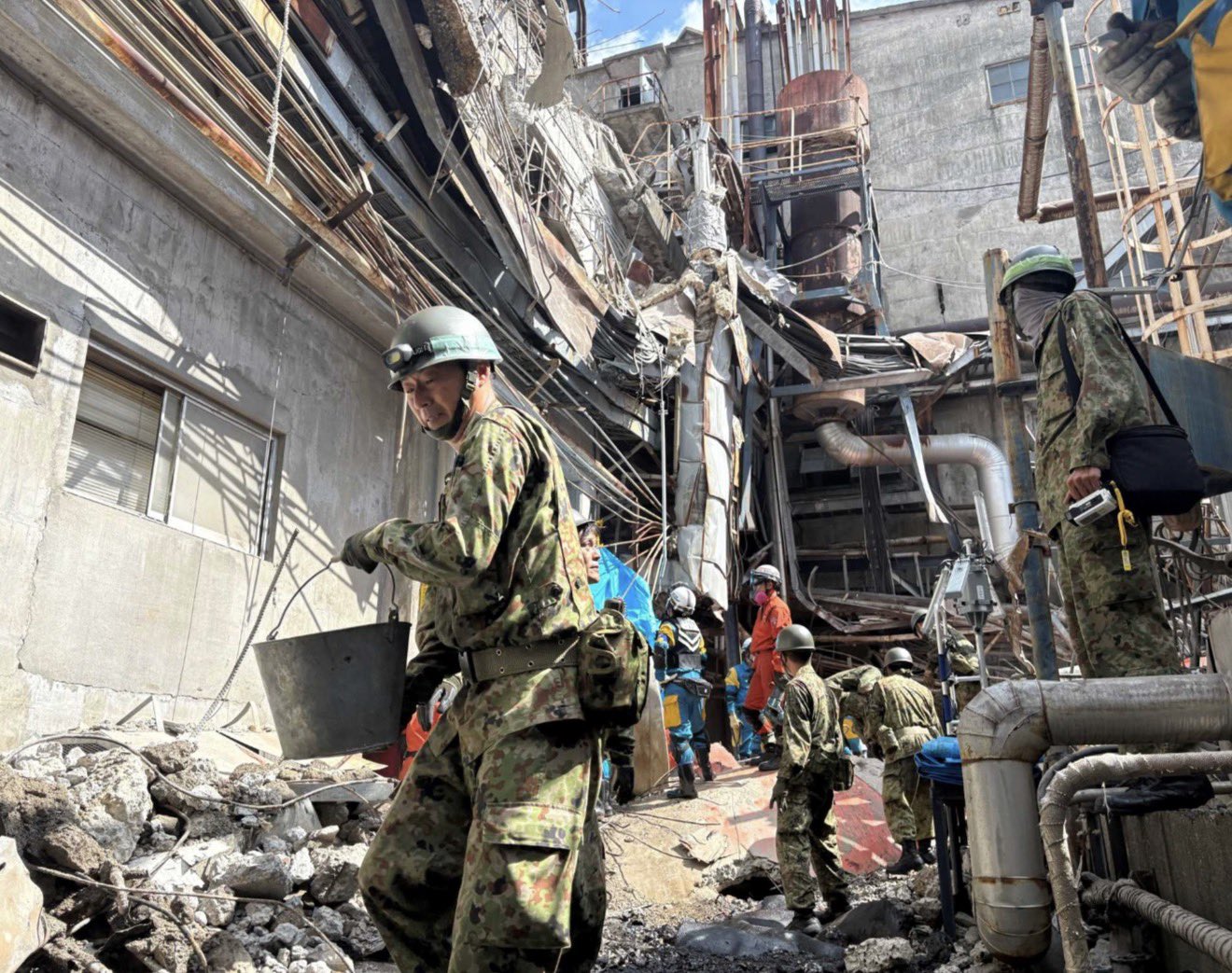 日本九州熊本縣28日下午發生規模7.1強震,最大震度達7,釀成慘重災情。(翻攝自小泉進次郎X)